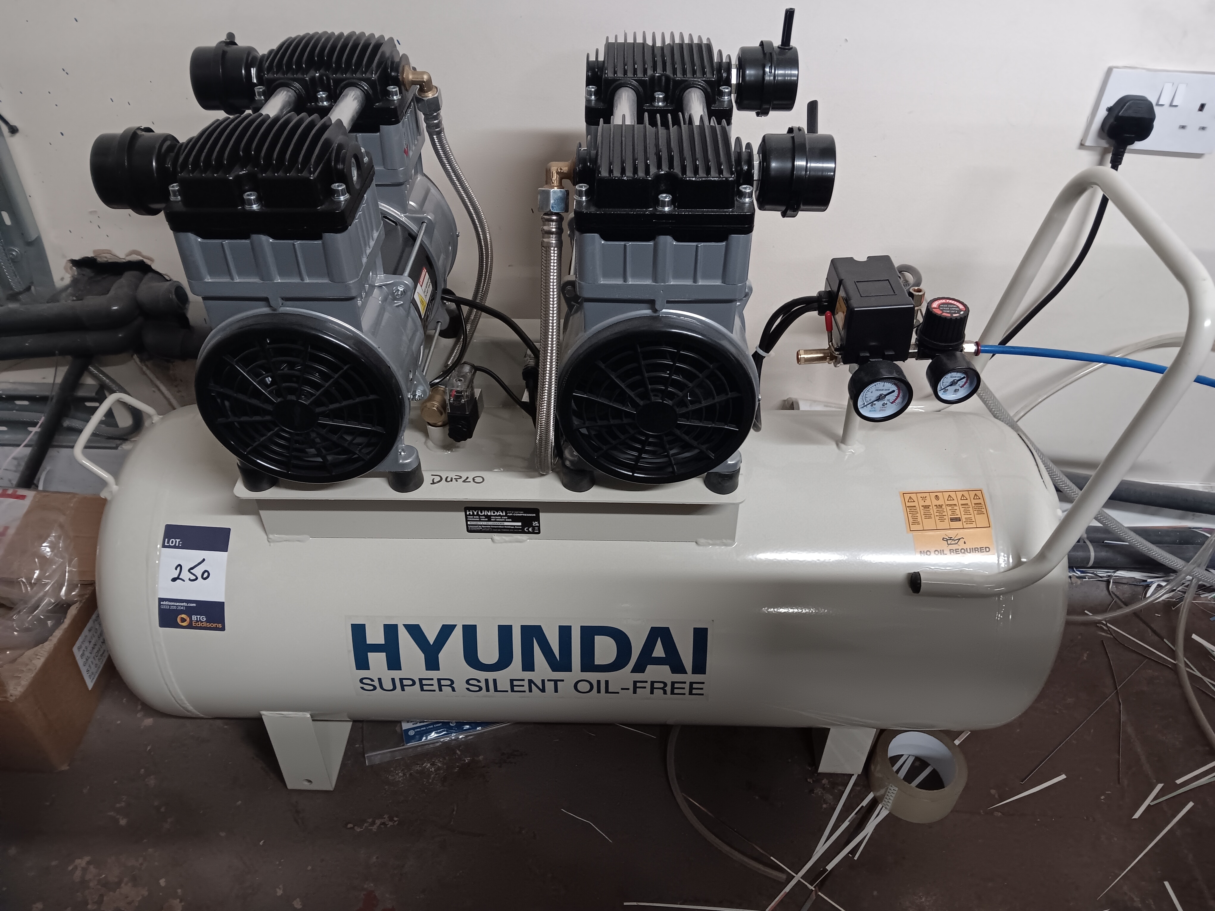 Hyundai 100L Super Silent oil free air compressor, model number YY2150100, serial number - photo 1