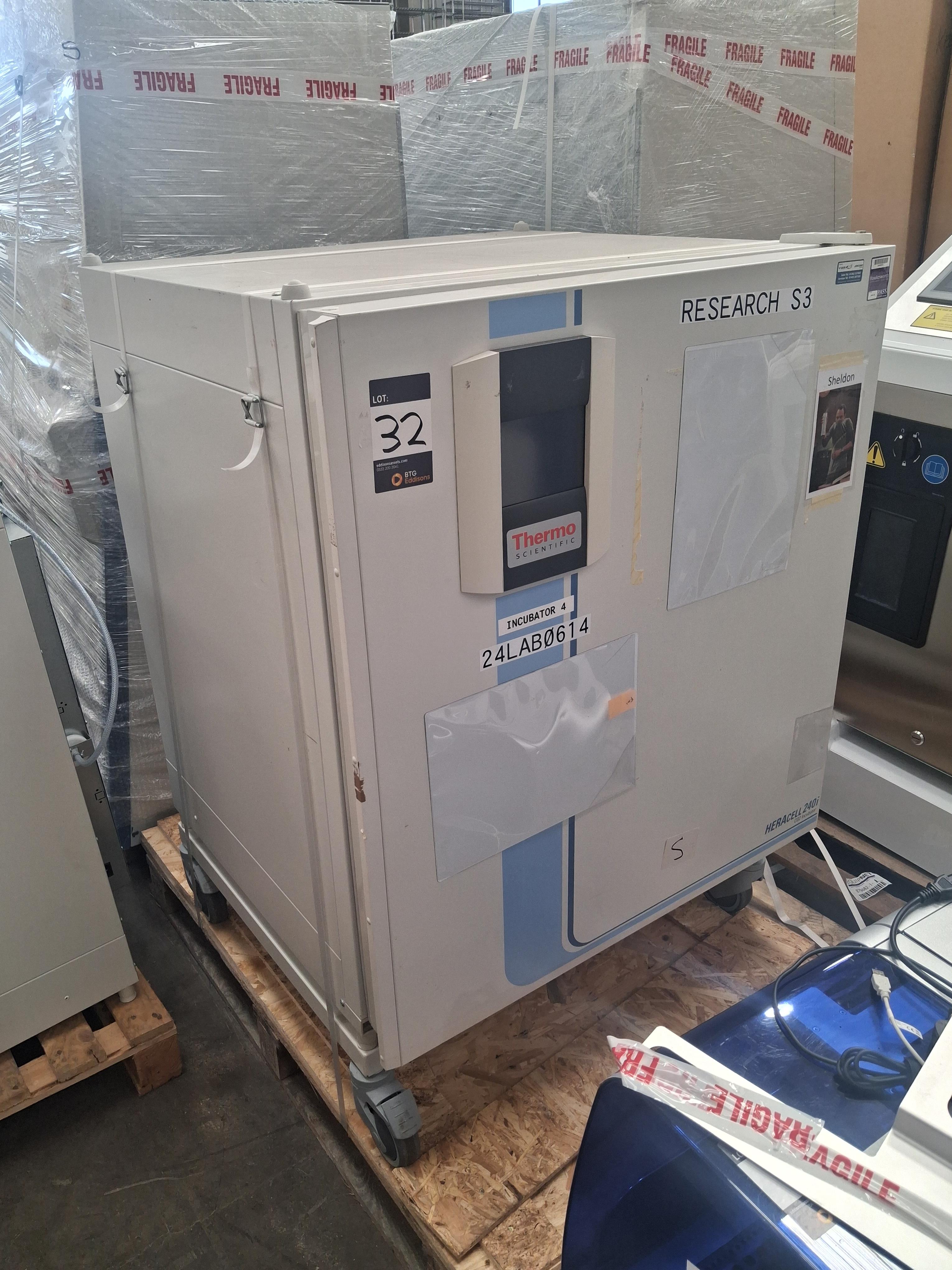 Thermo Scientific Heracell 240i CO2 Incubator. 240V - photo 1