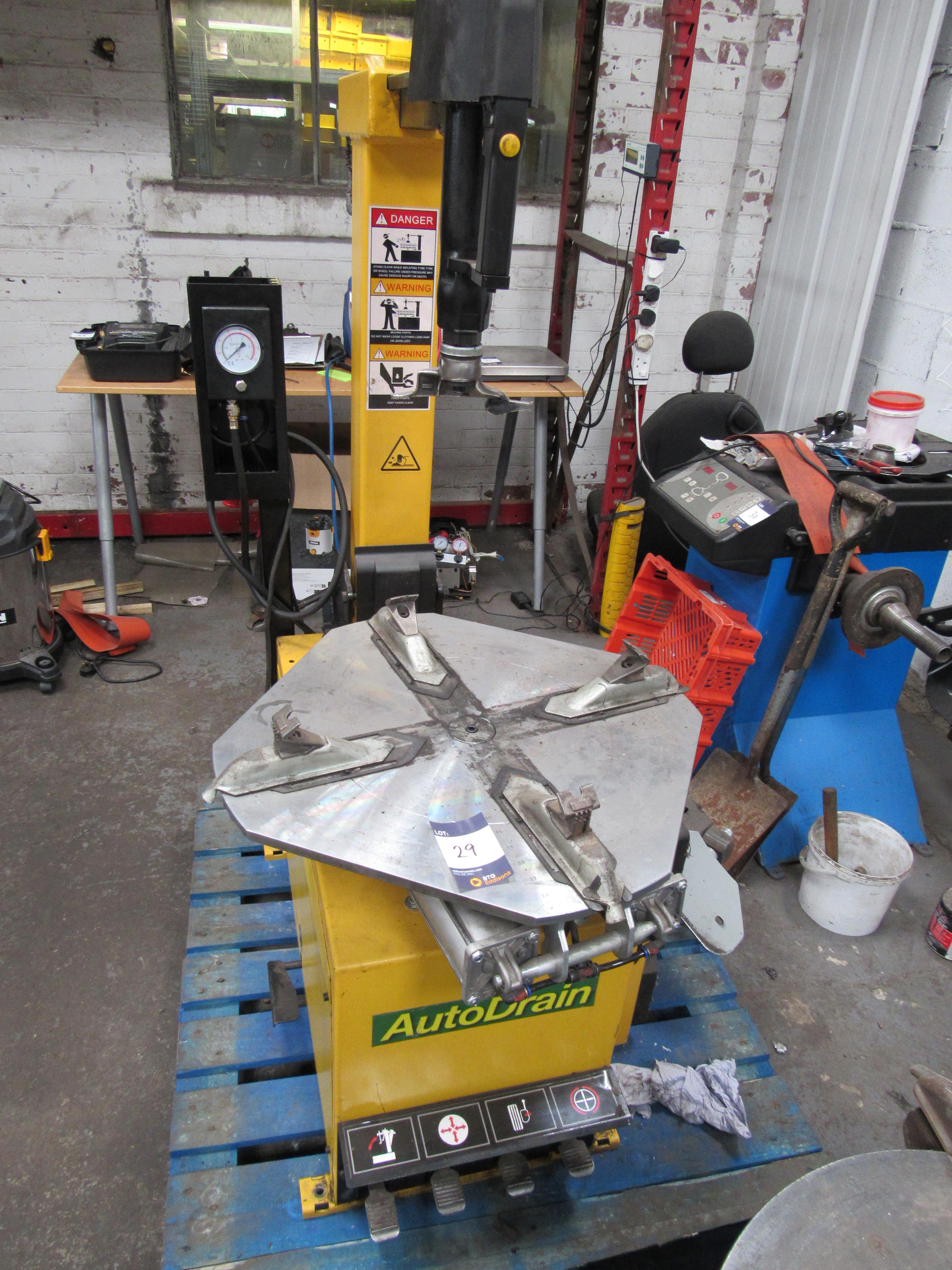 Auto drain HC8510 tyre changer 2023 - photo 1
