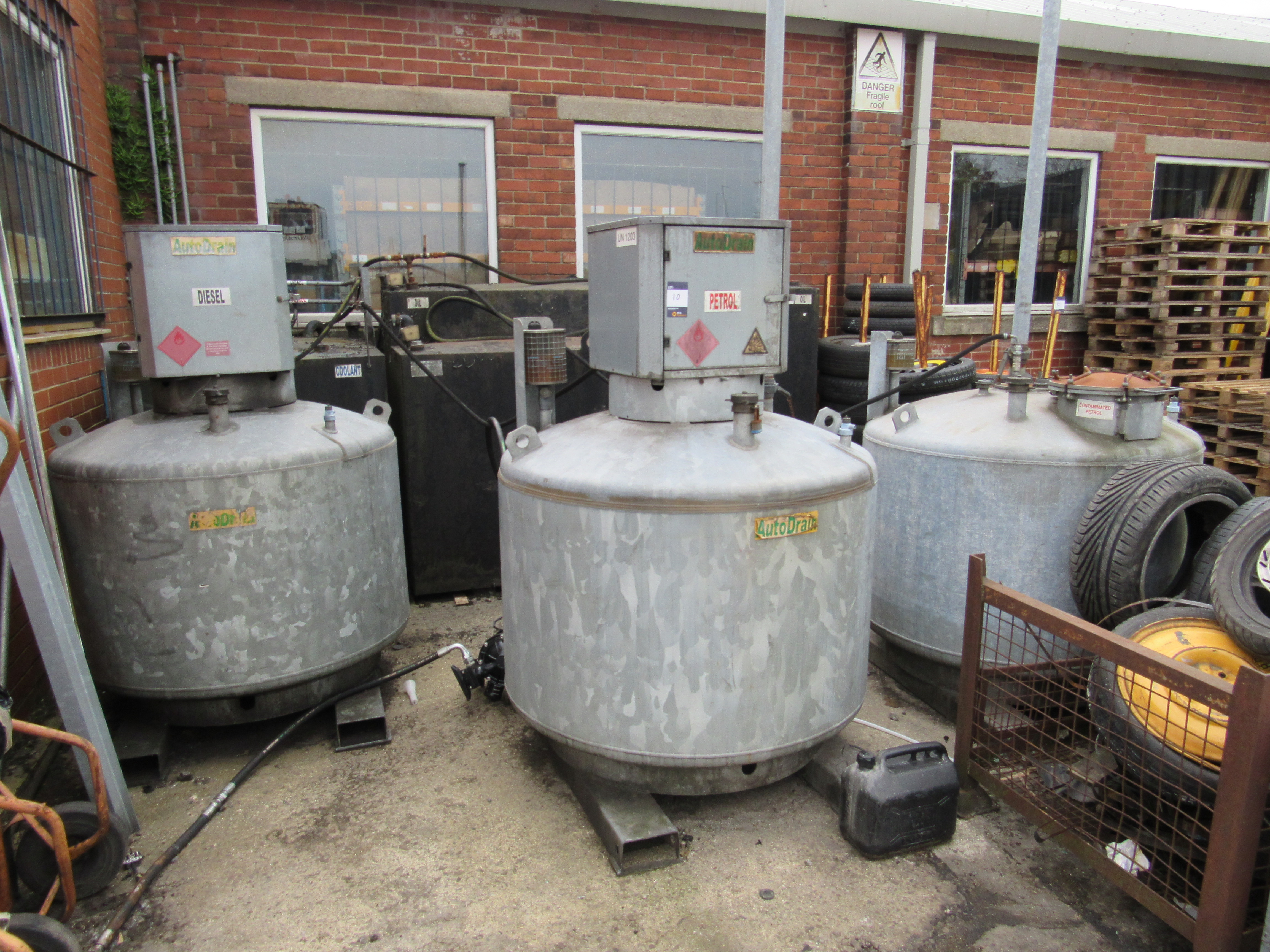 3 Galvanised fuel storage vessels - photo 1