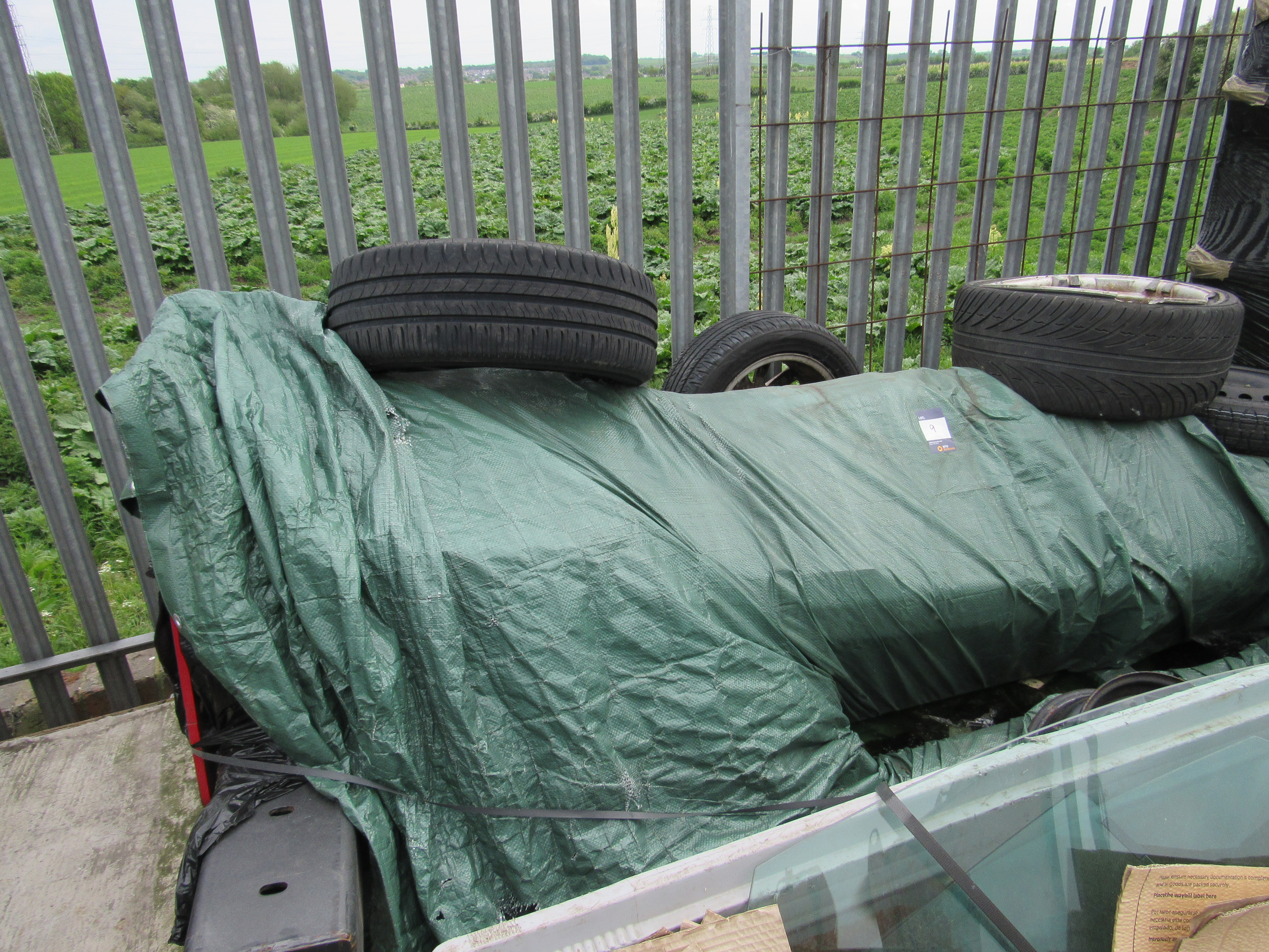 Single post vehicle lift - photo 1