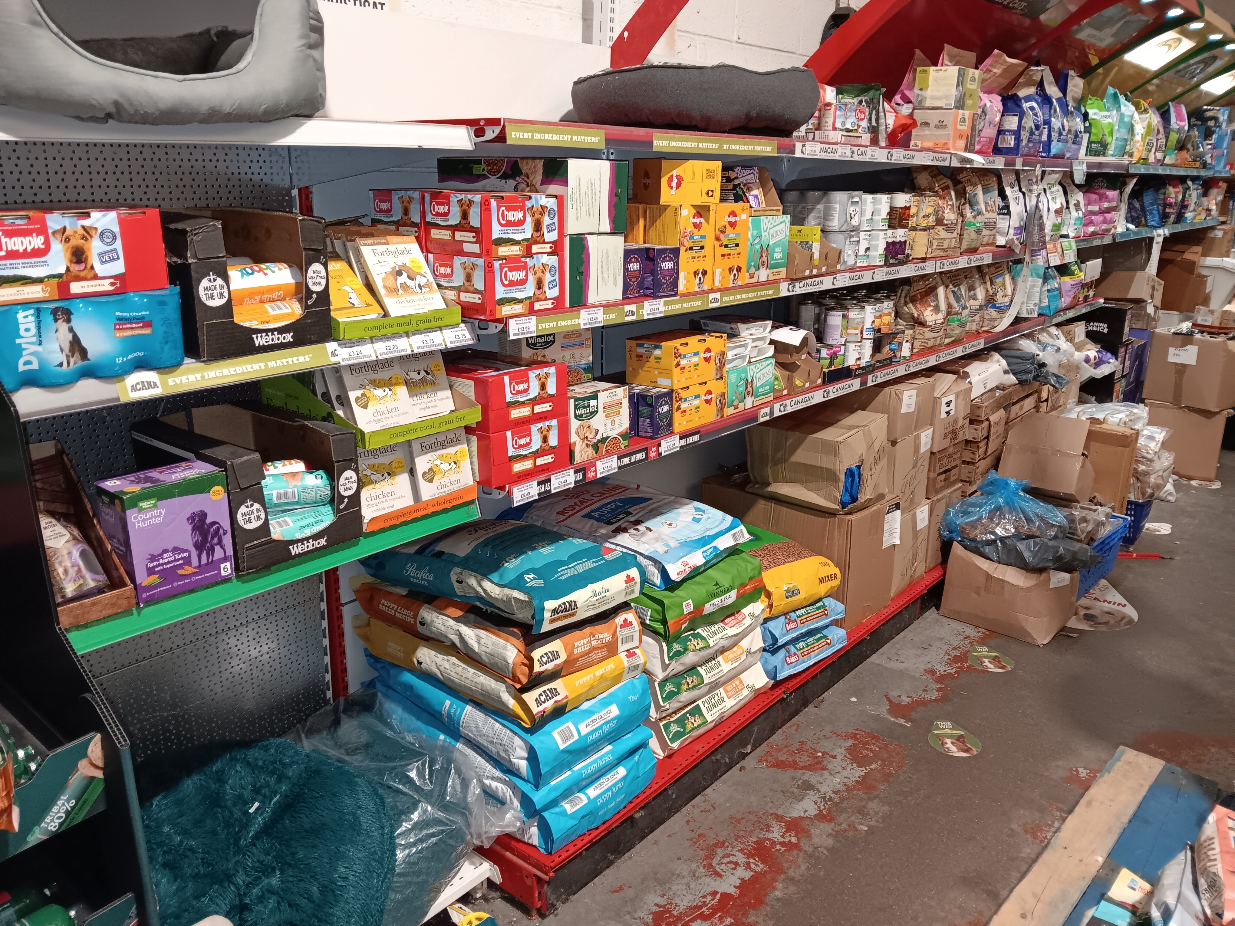 Over 21k Retail Value of Pet Supplies Stock Including Collars, Leads, Harnesses, Beds, Muzzles, Cage — photo 1