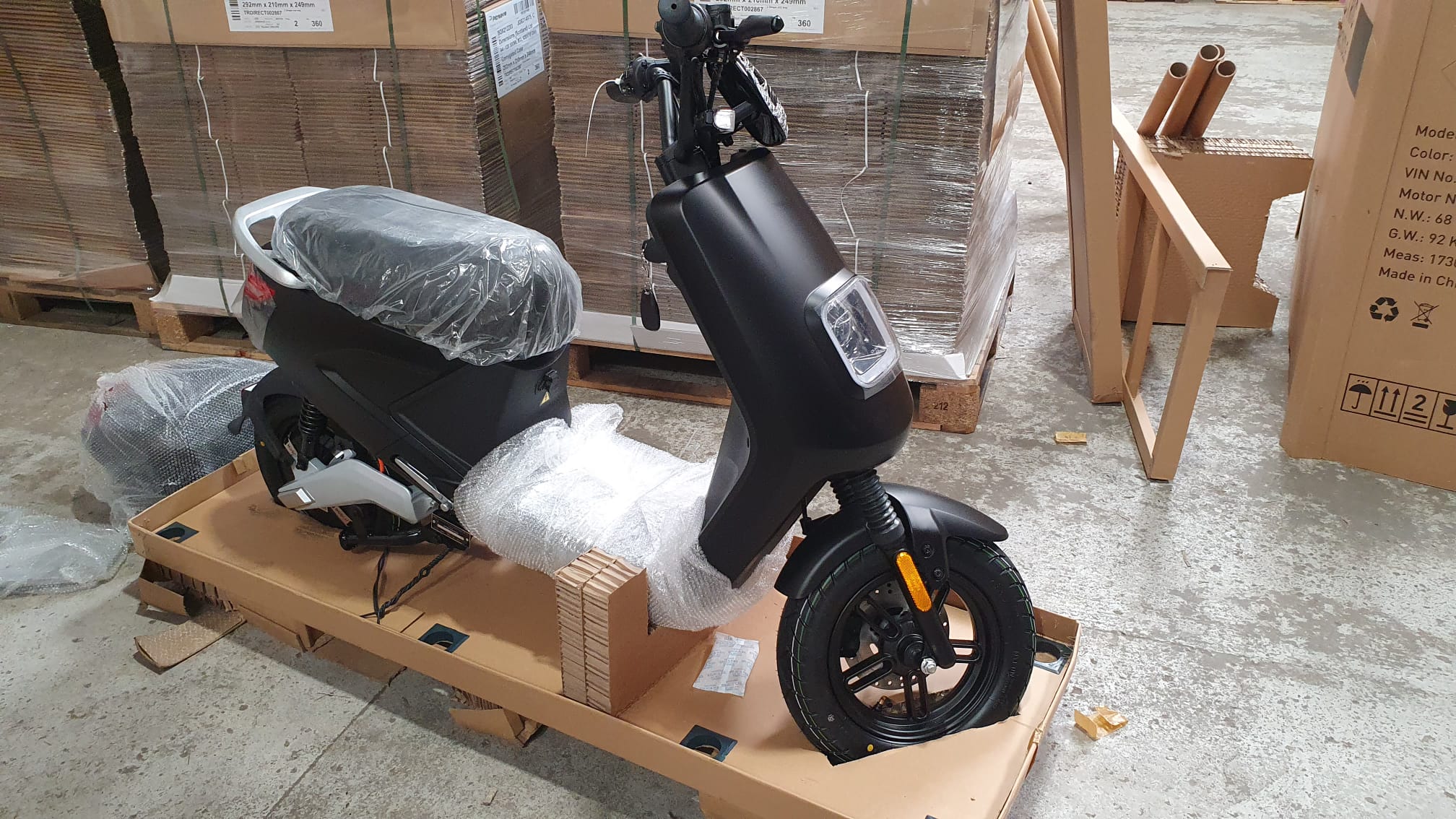 Brand New LVN MOTO LX04 Electric Motorcycle; Motor Power: 1.44kw Bosch Motor; Max Speed 45km/h; Max — photo 1