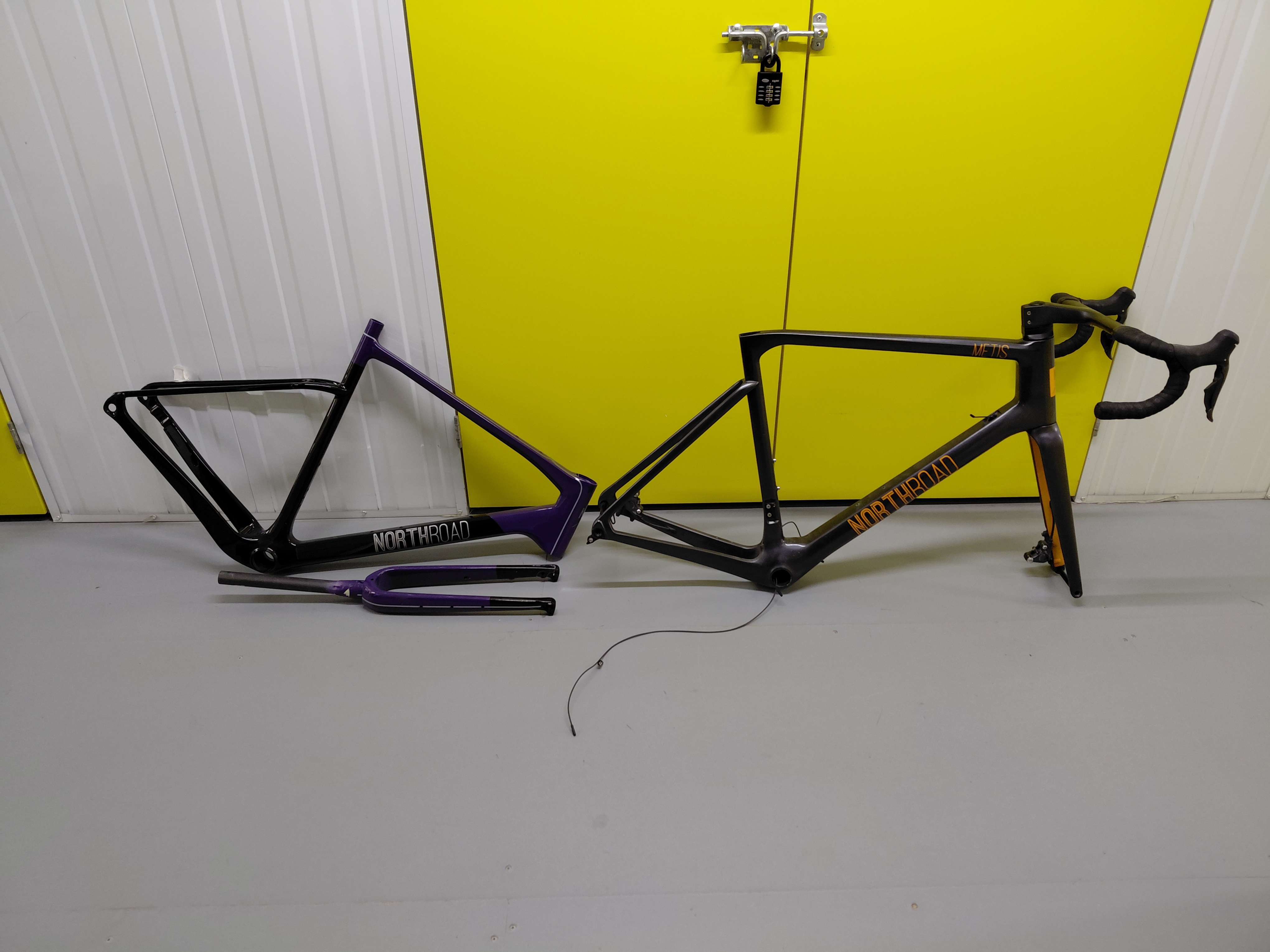 Assortment of used bike components, including 3x Bike Frames (21/ 22 Inches), handle bars, wheels, t - photo 1
