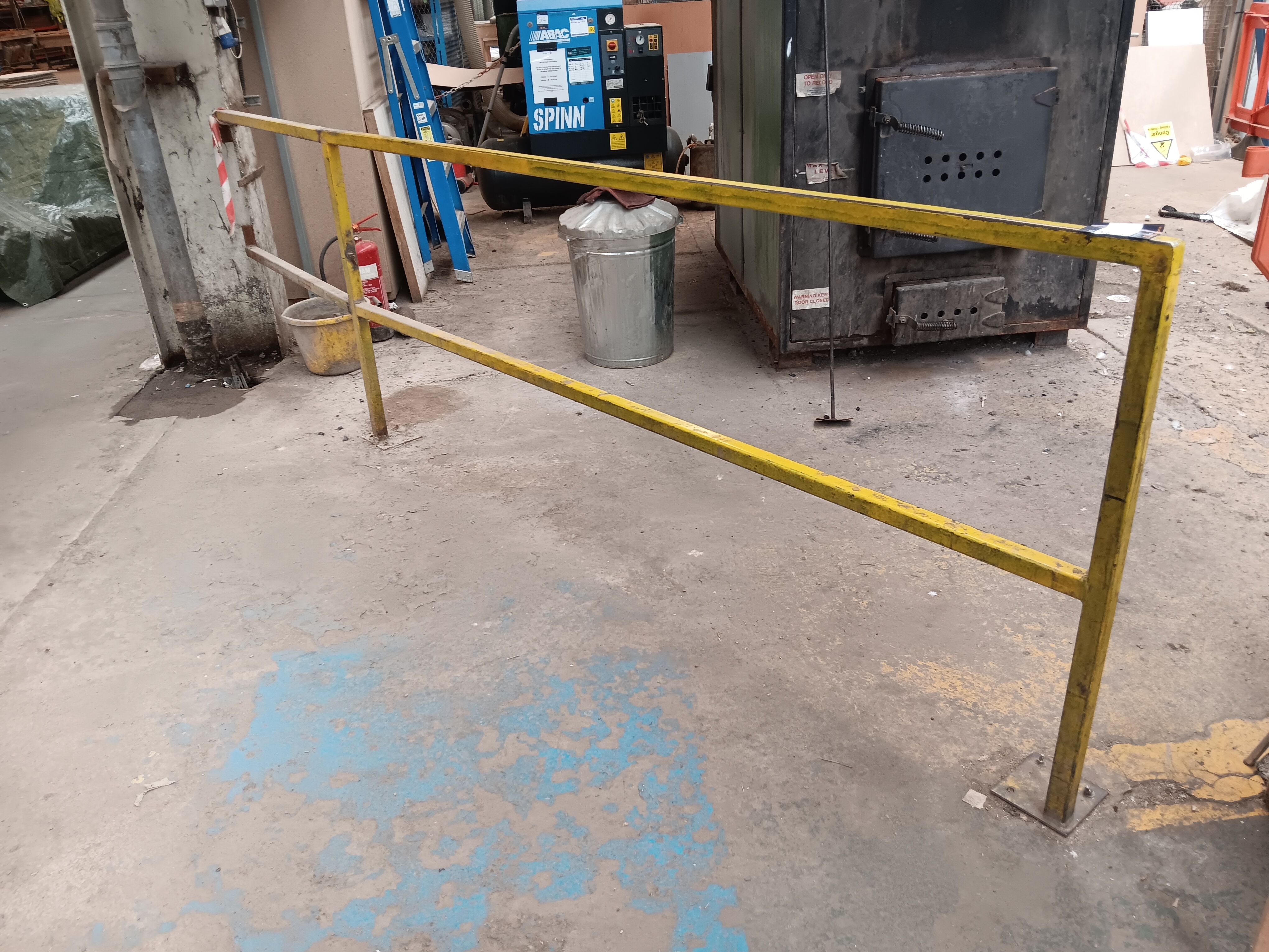 2x Floor Mounted Steel Barriers - photo 1