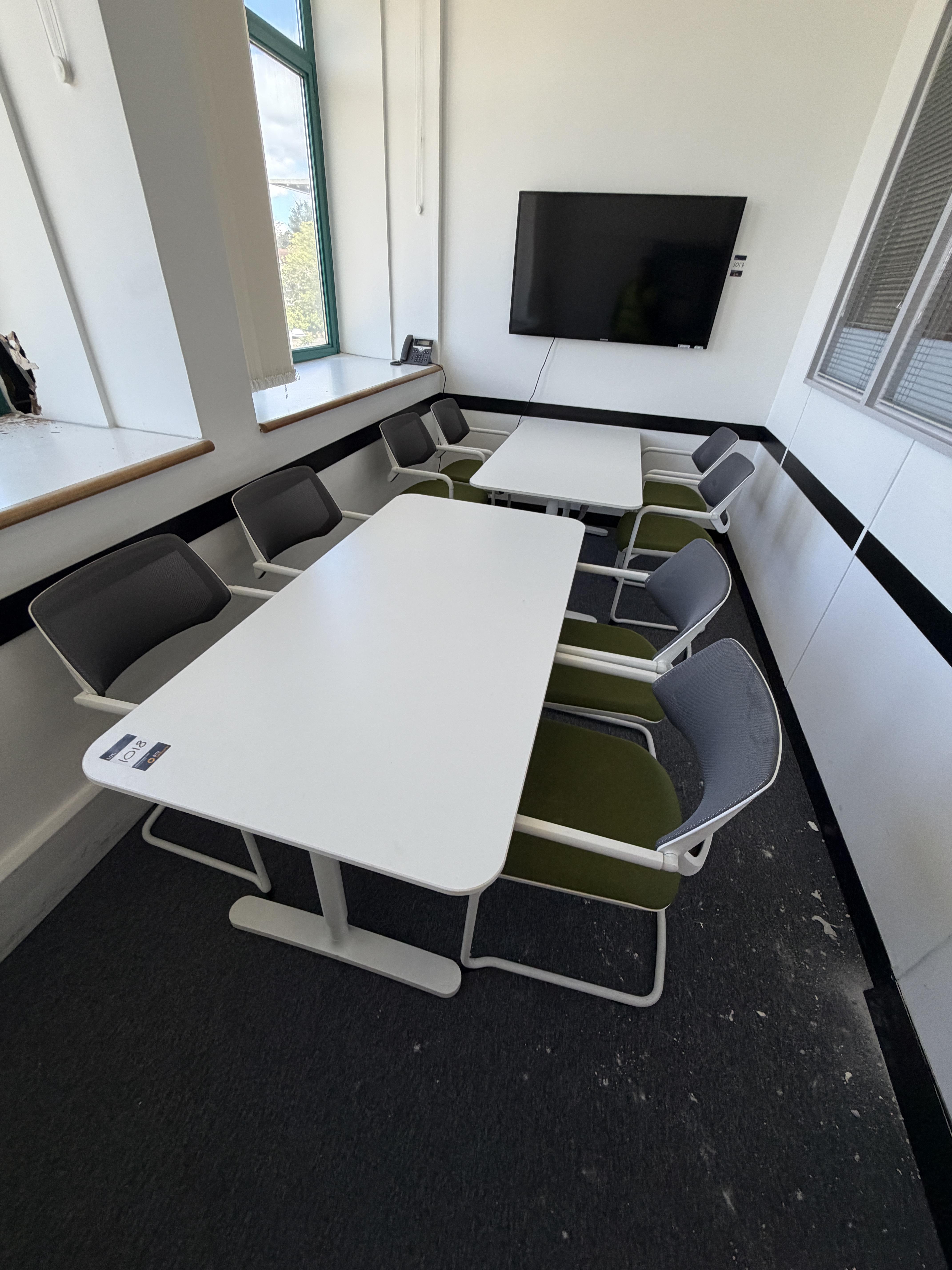 2 x High Quality White Desks with 8 x Steelcase Staffor Green and White meeting Chairs. Table 1500 x - photo 1