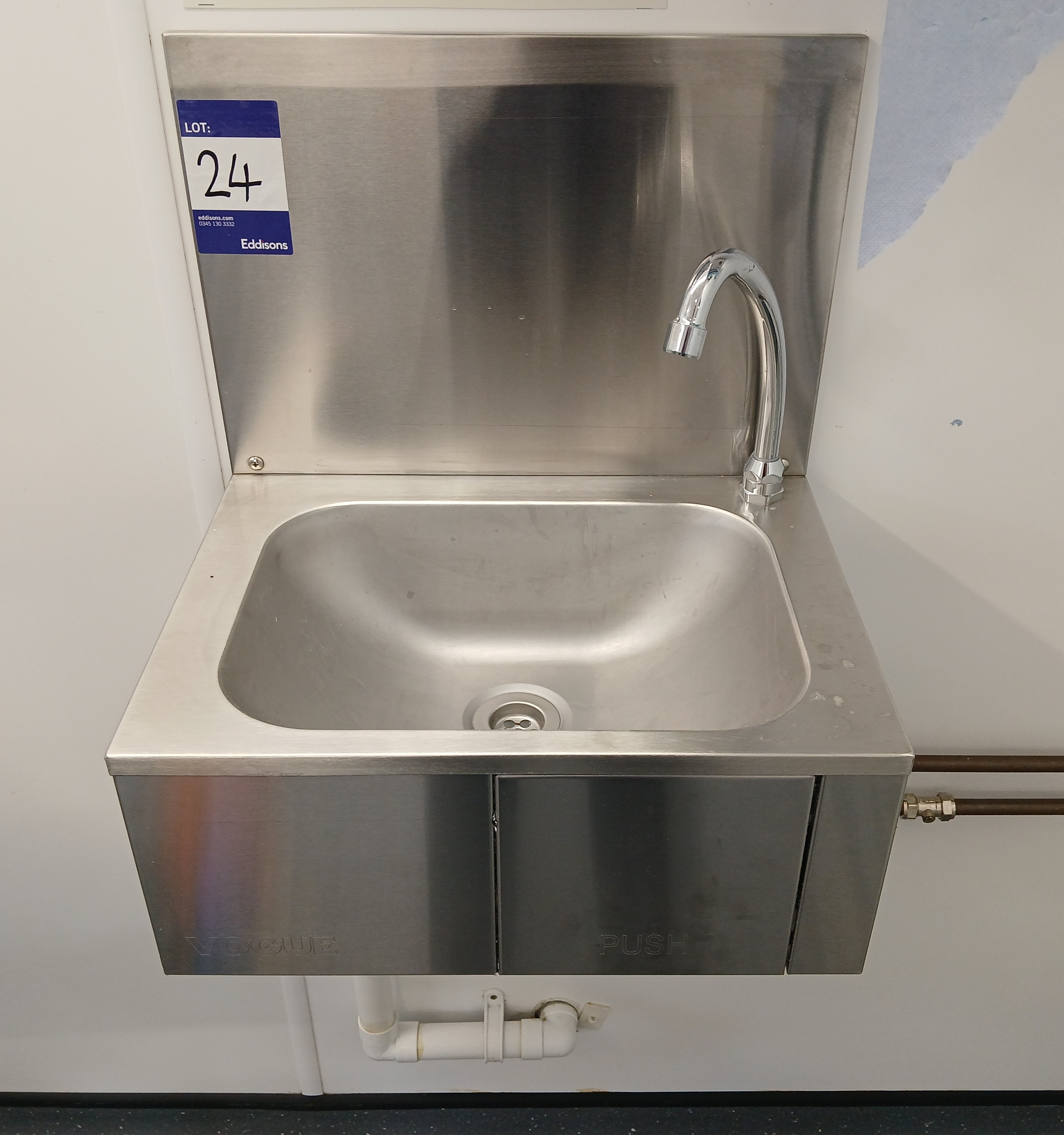 Stainless Steel Wash Basin (Approx. 440 x 330) (Purchasers responsibility to disconnect and remove) - photo 1