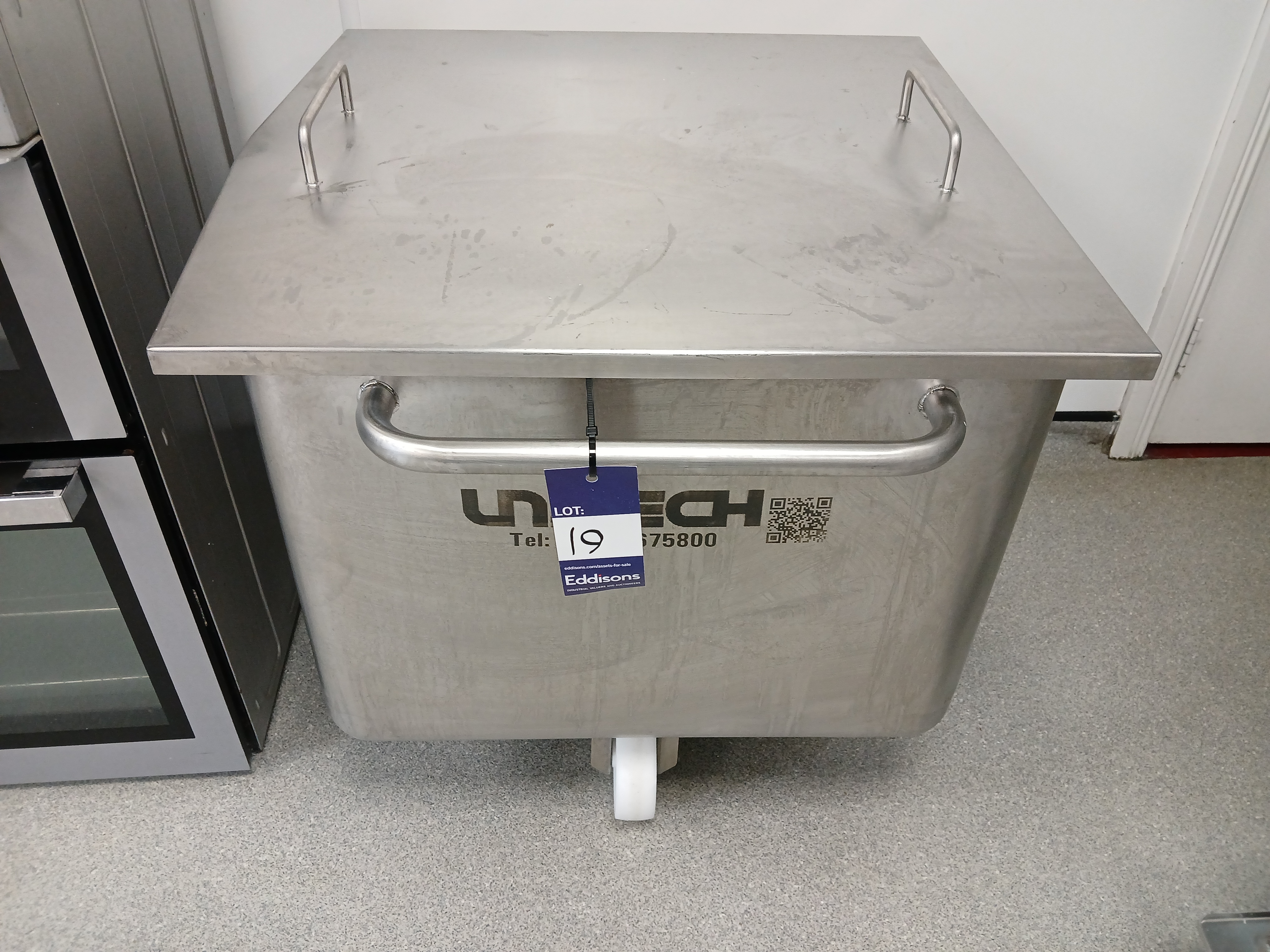 Stainless Steel 3 Wheel Dump Buggy (Sale subject to finance company approval) - photo 1