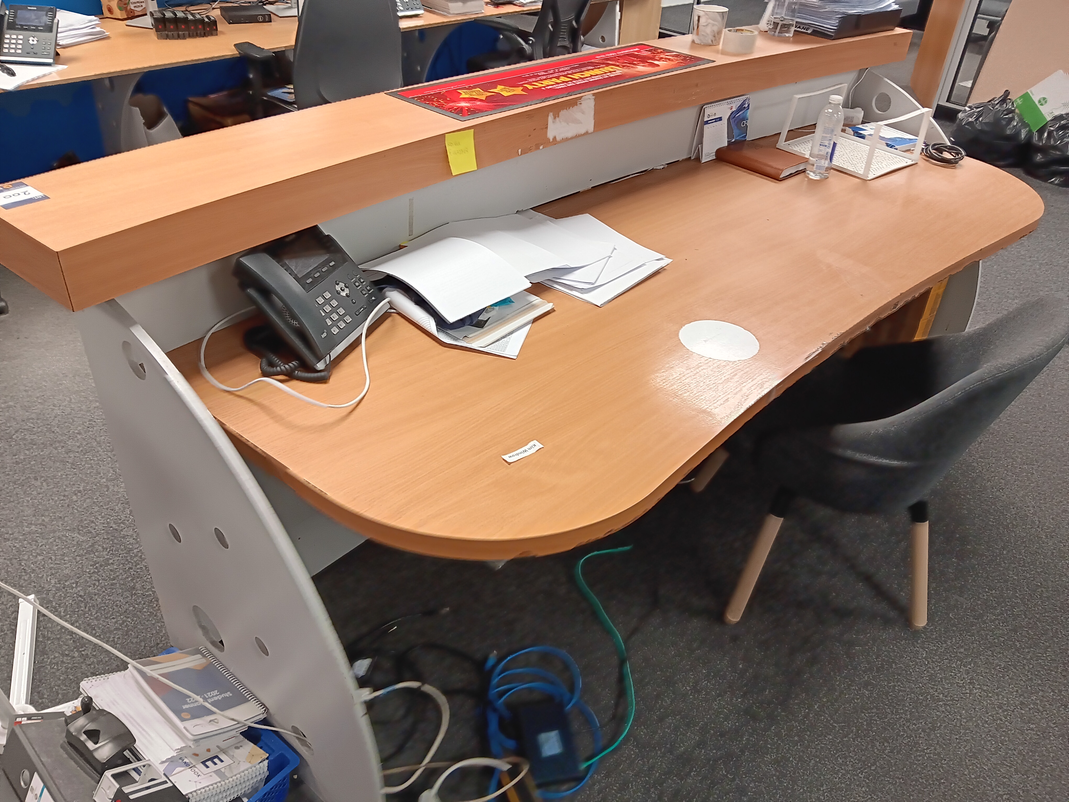 Reception desk. 2600mm (w) x 1000mm (d) x 1300mm (w) with operators chair, - photo 1