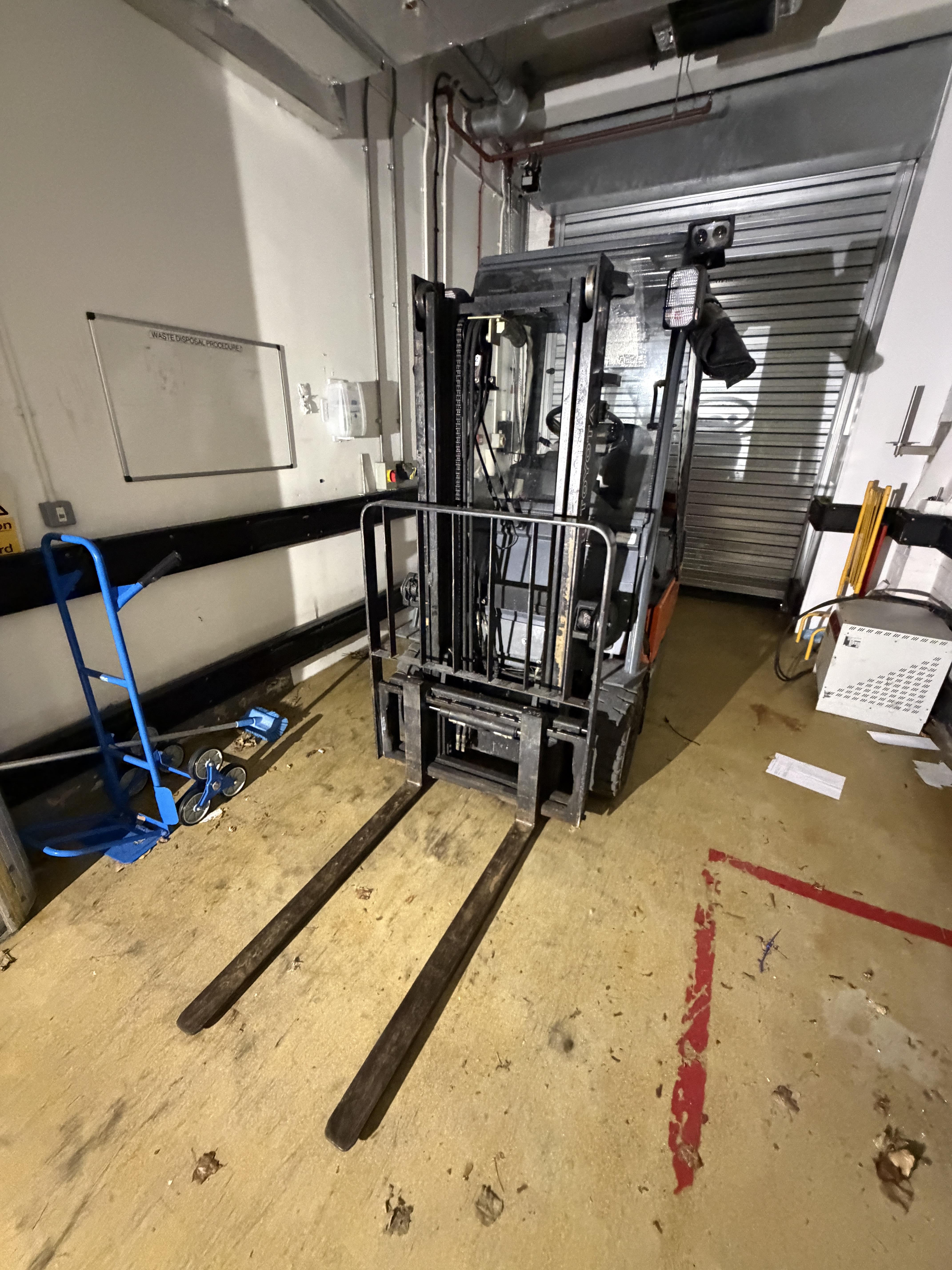 Toyota Electric FLT. Toyota 7FBMF16 counterbalance FLT. YOPM 2004 - no key. 1600kg Capacity. Duplex - photo 1
