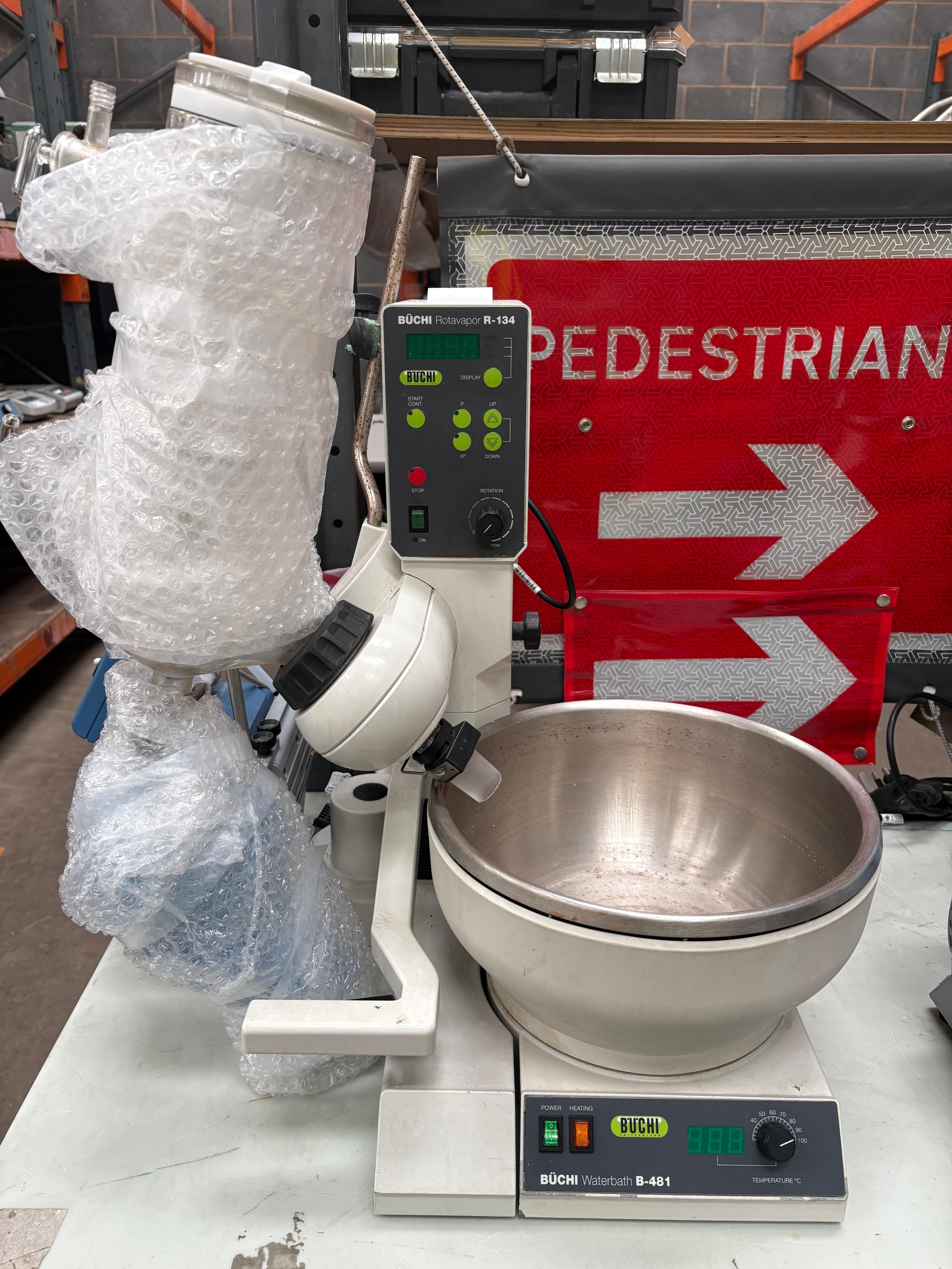 Buchi Rotavapor R-134 with Buchi Waterbath B-481 and Vacubrand CVC 3000 pump - photo 1