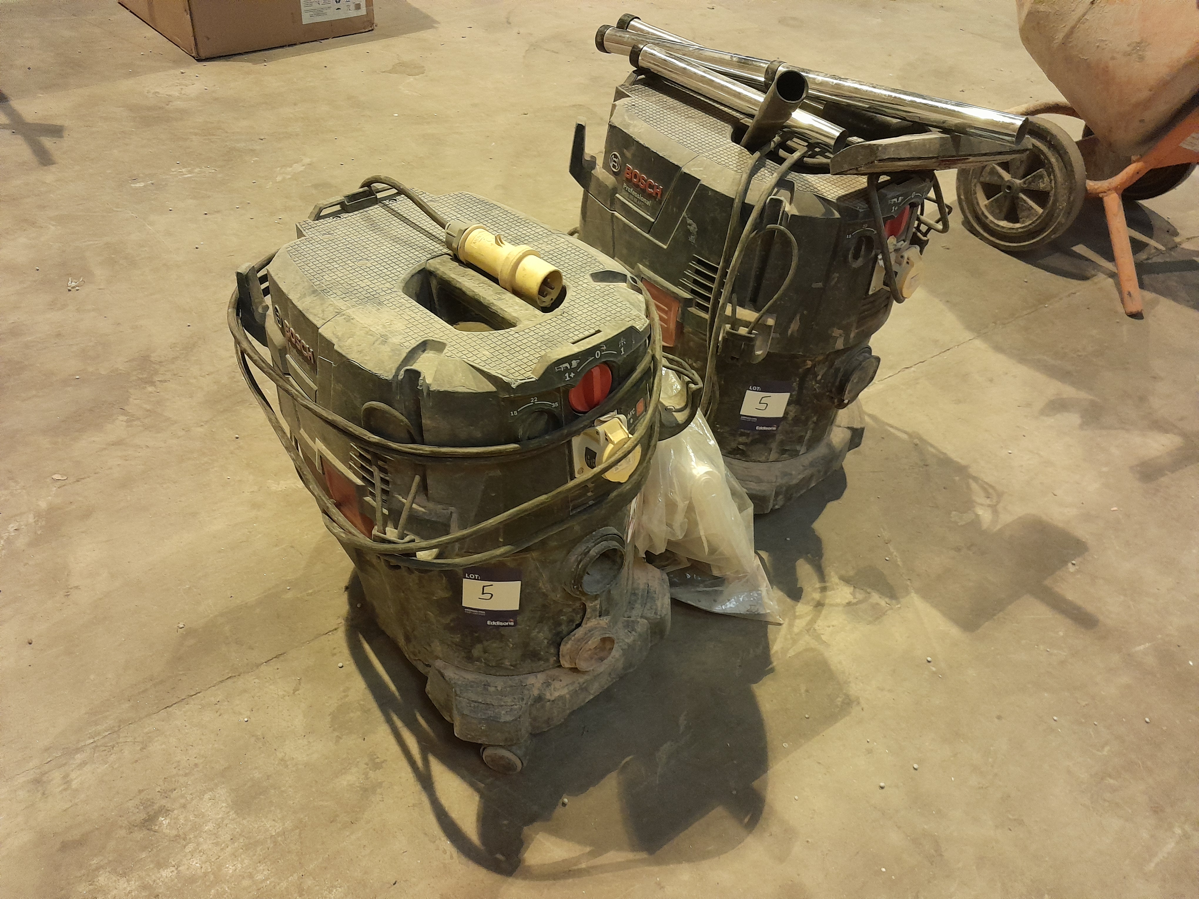 2 Bosch Professional GAS35 MAFC industrial vacuums with spare filter - photo 1