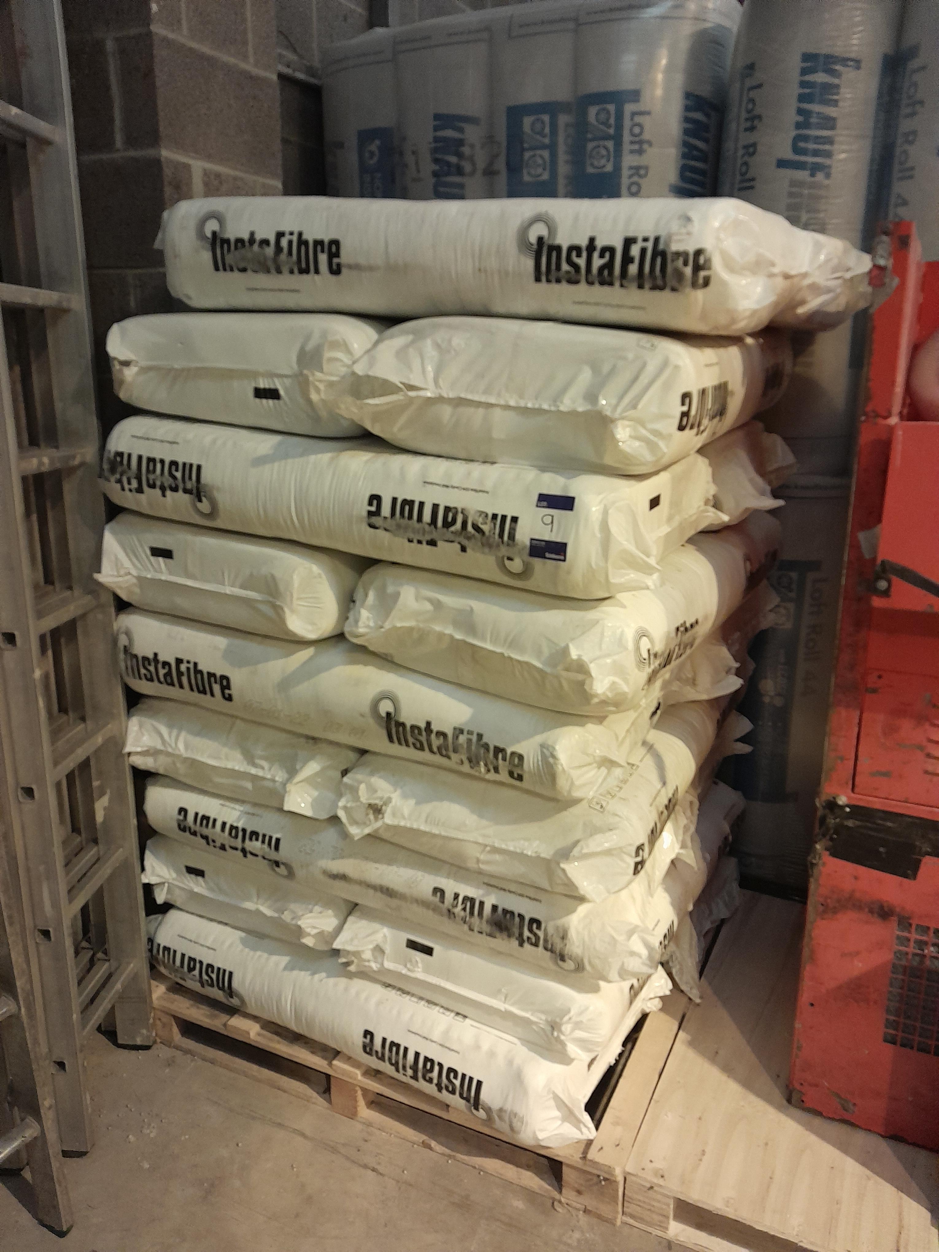 17 bags of Instafibre 034 cavity wall insulation PLEASE NOTE; SOME BAGS ARE SPLIT - photo 1