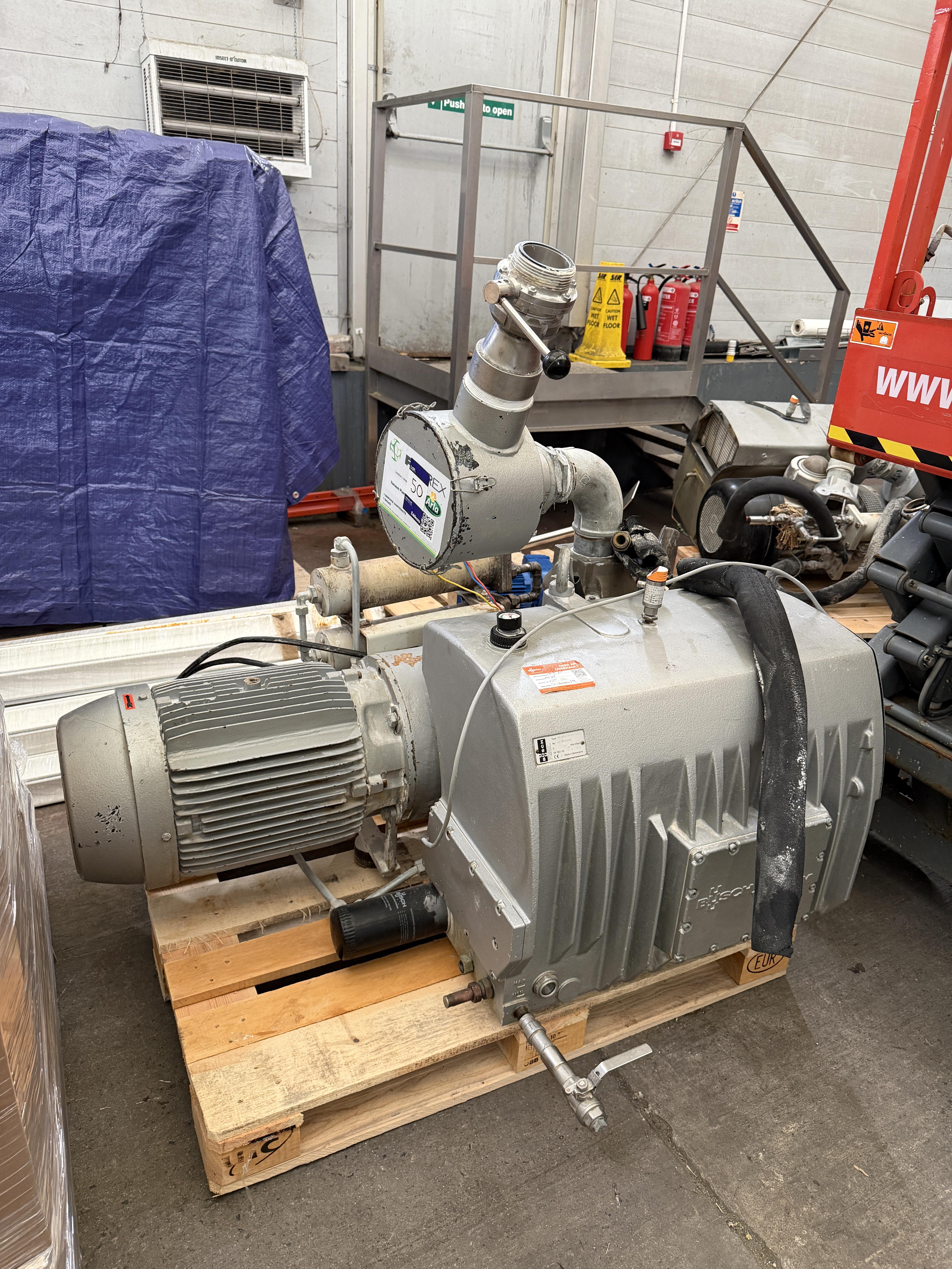 Busch Vacuum Pump. RA0800 B 441 ZZZZ. CO132000059. Water cooled. Dismantled on a pallet. This lot is - photo 1