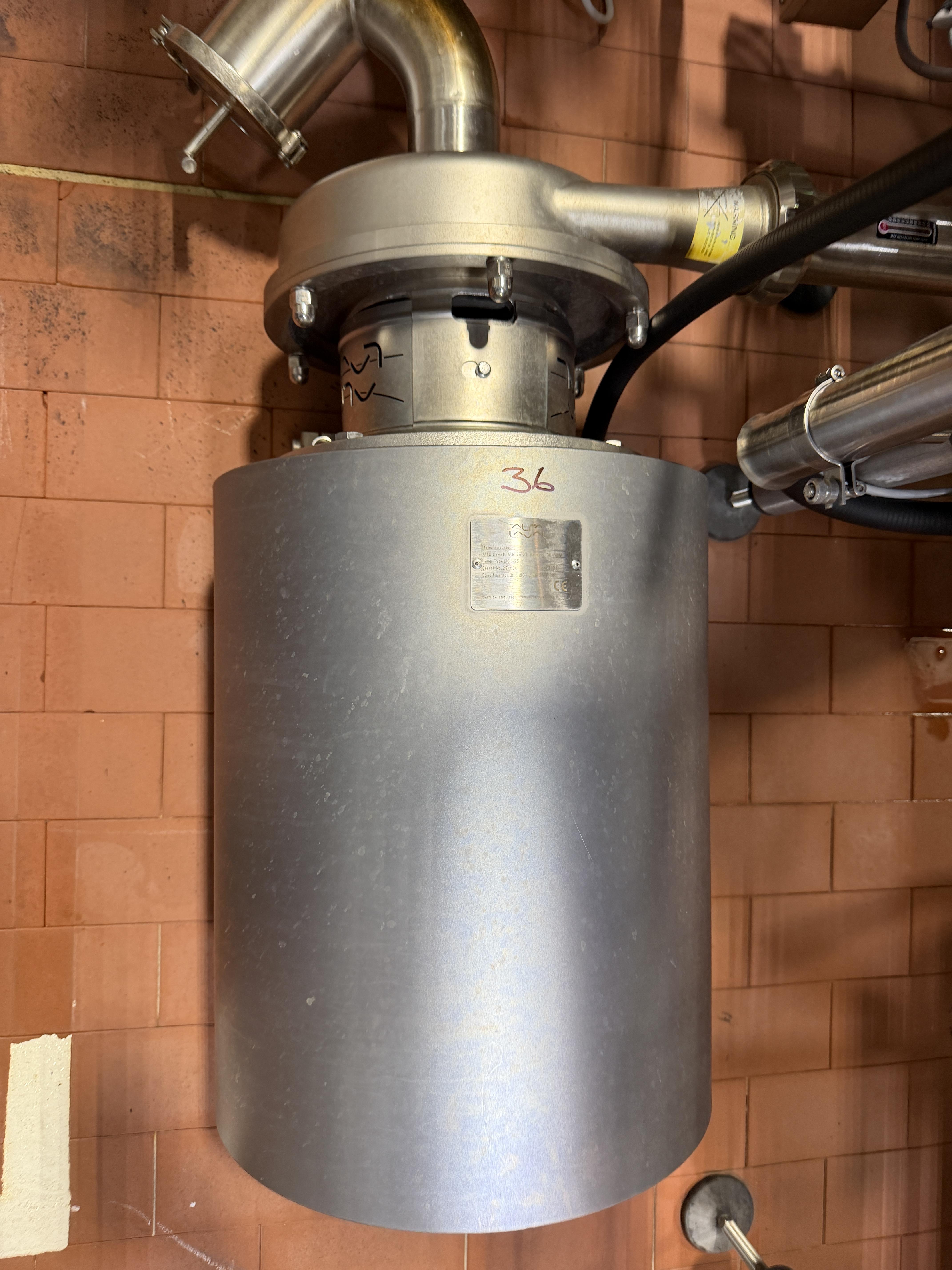 Reject milk tank and Alfa Laval Pump. 300 Litre approx. with 2023 Alf Laval LKH-25 Pump. This lot is - photo 1