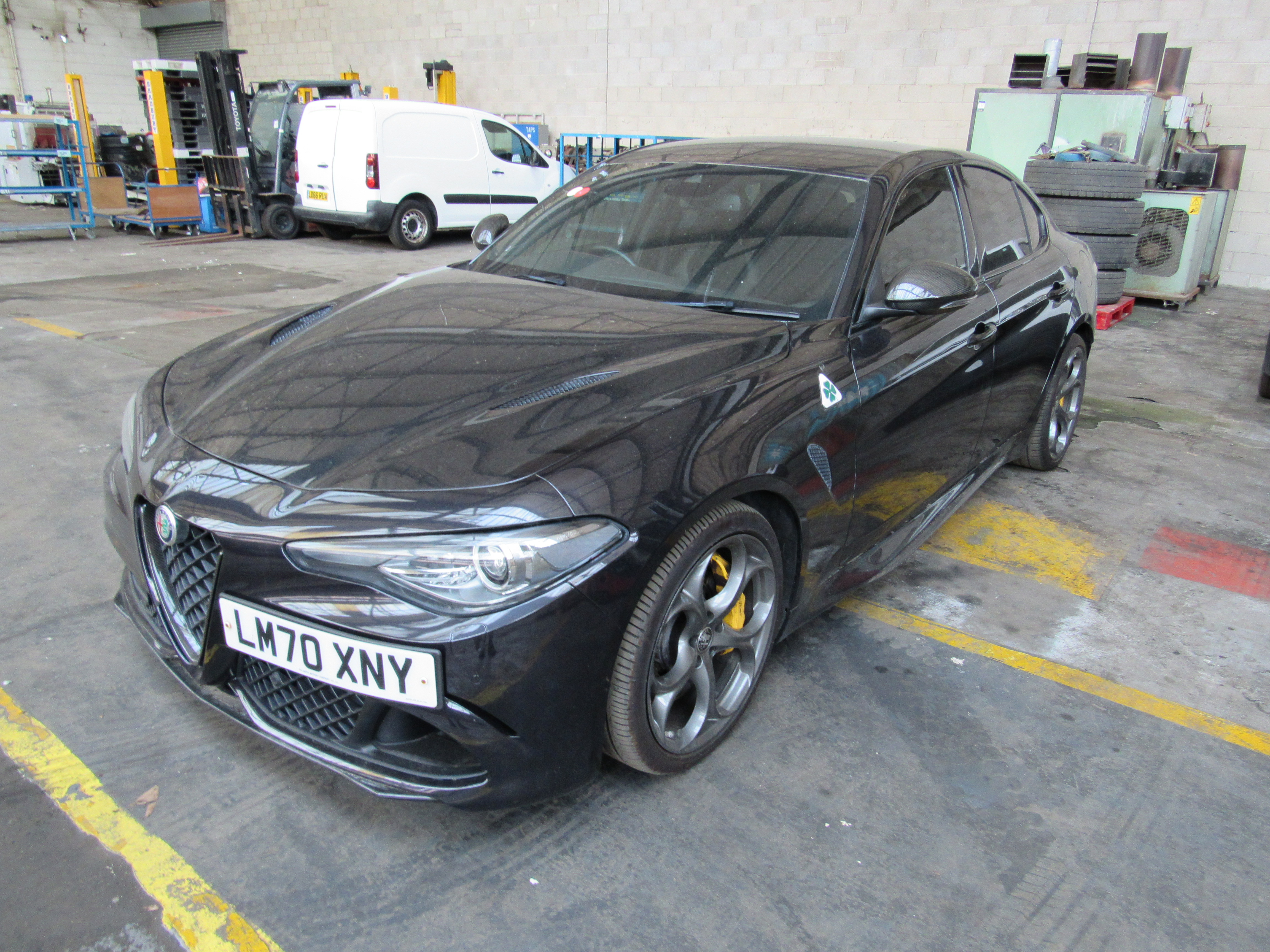 Alfa Giulia Quadrifoglio 2.9 V6 BiTurbo Quadrifoglio 4dr Auto Registration LM70 XNY Date of Registr - photo 1