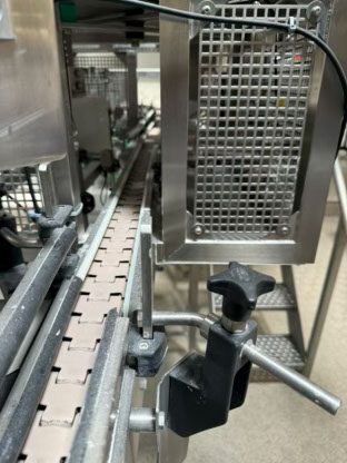Bottle Conveyor including Twin Camera Reject Station, Intersleeve Unit with Siemens Simatic Control - photo 1
