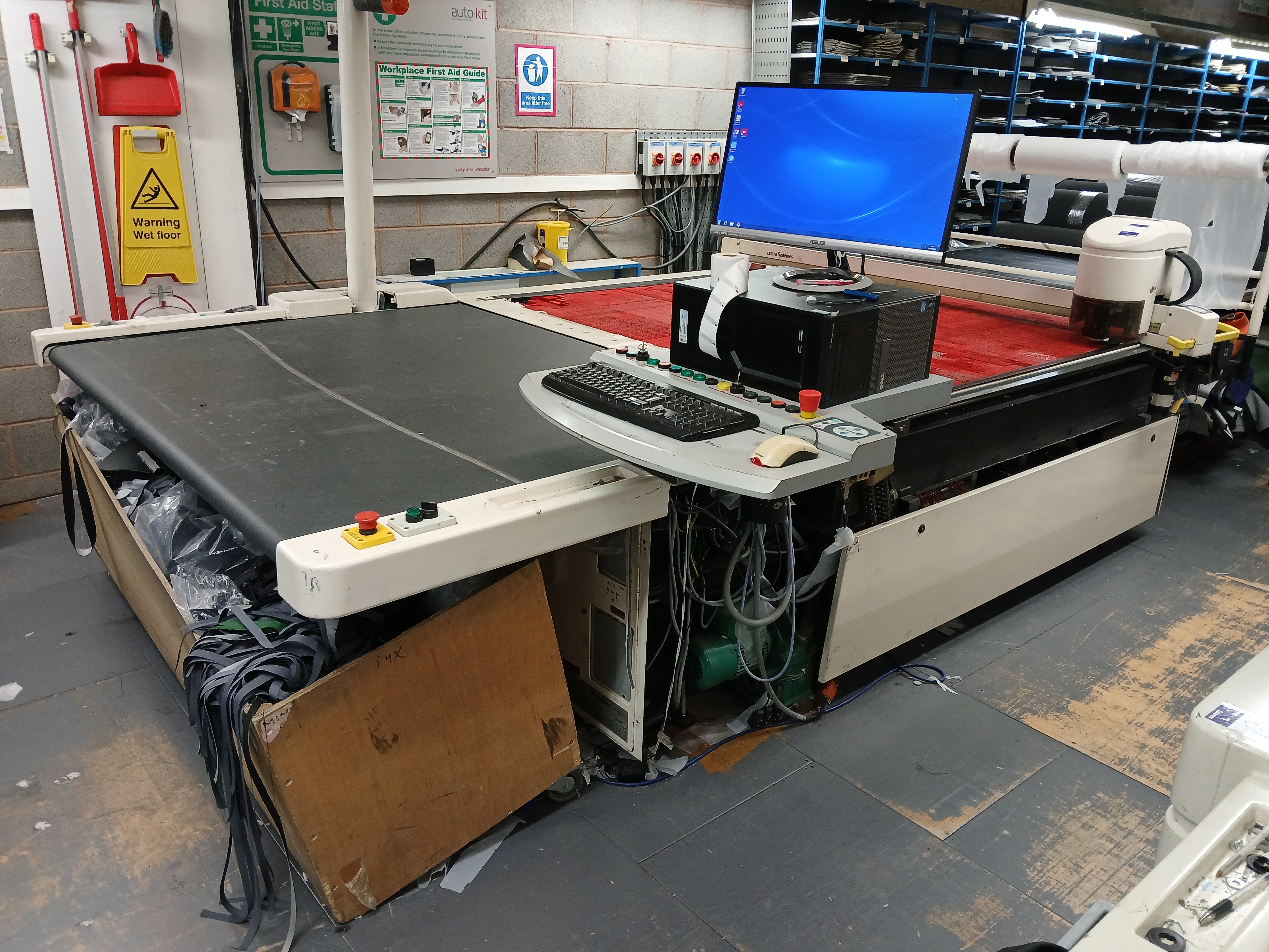 Lectra Vector 2500 V2 Single Head Cutter (1800 Usable Bed Width) (Serial Number 000295, Year 1996) a - photo 1