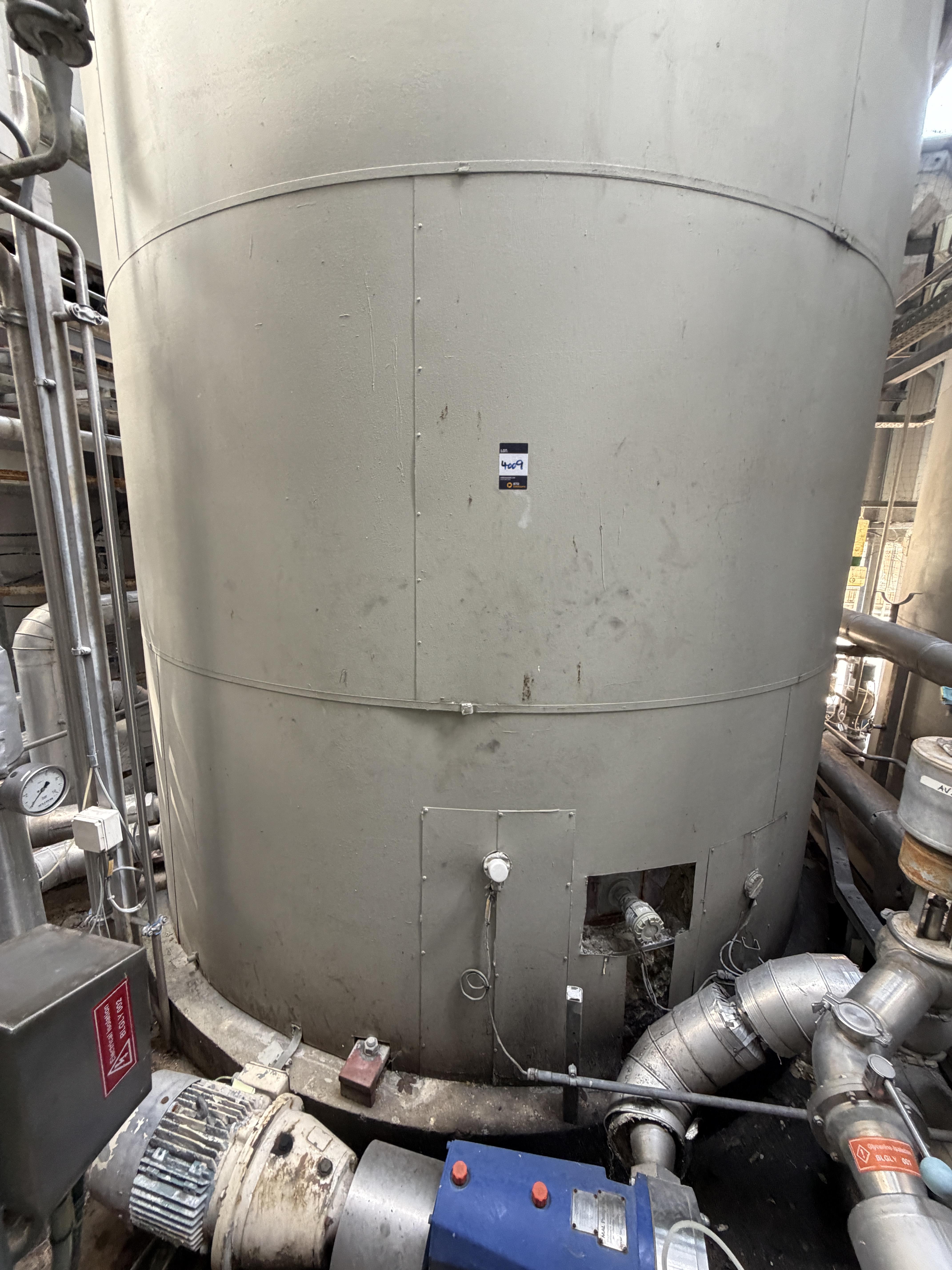 2x SS Liquid Silos approx 35 Tonne. Access ladders and gantry, YOM 1995. Diamater 3.2 x 10 Mtrs - photo 1