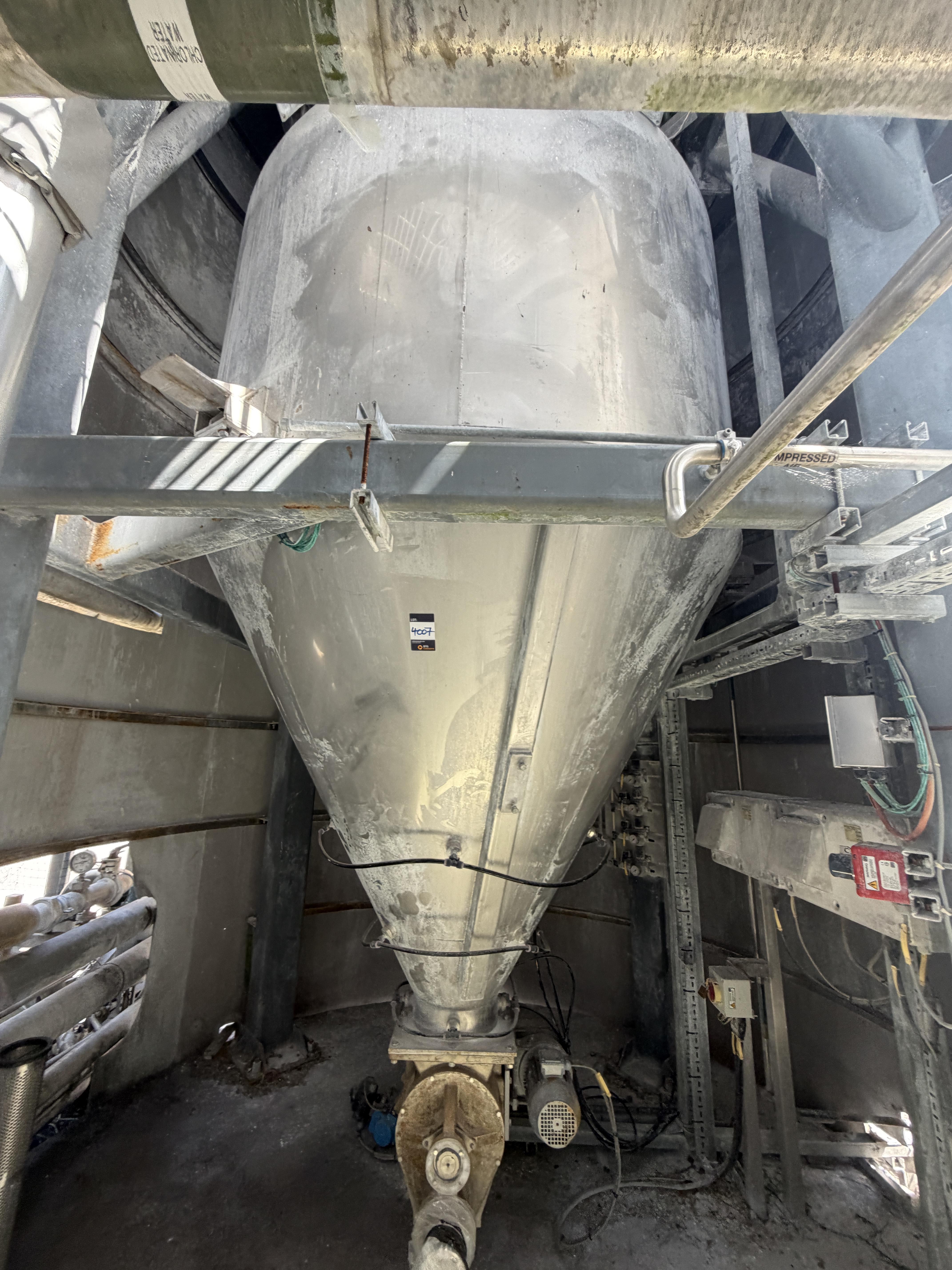 Solitec 316 SS Powder Silo 1. Approx 75 Tonne capacity subject to material. Fitted with a single ton - photo 1