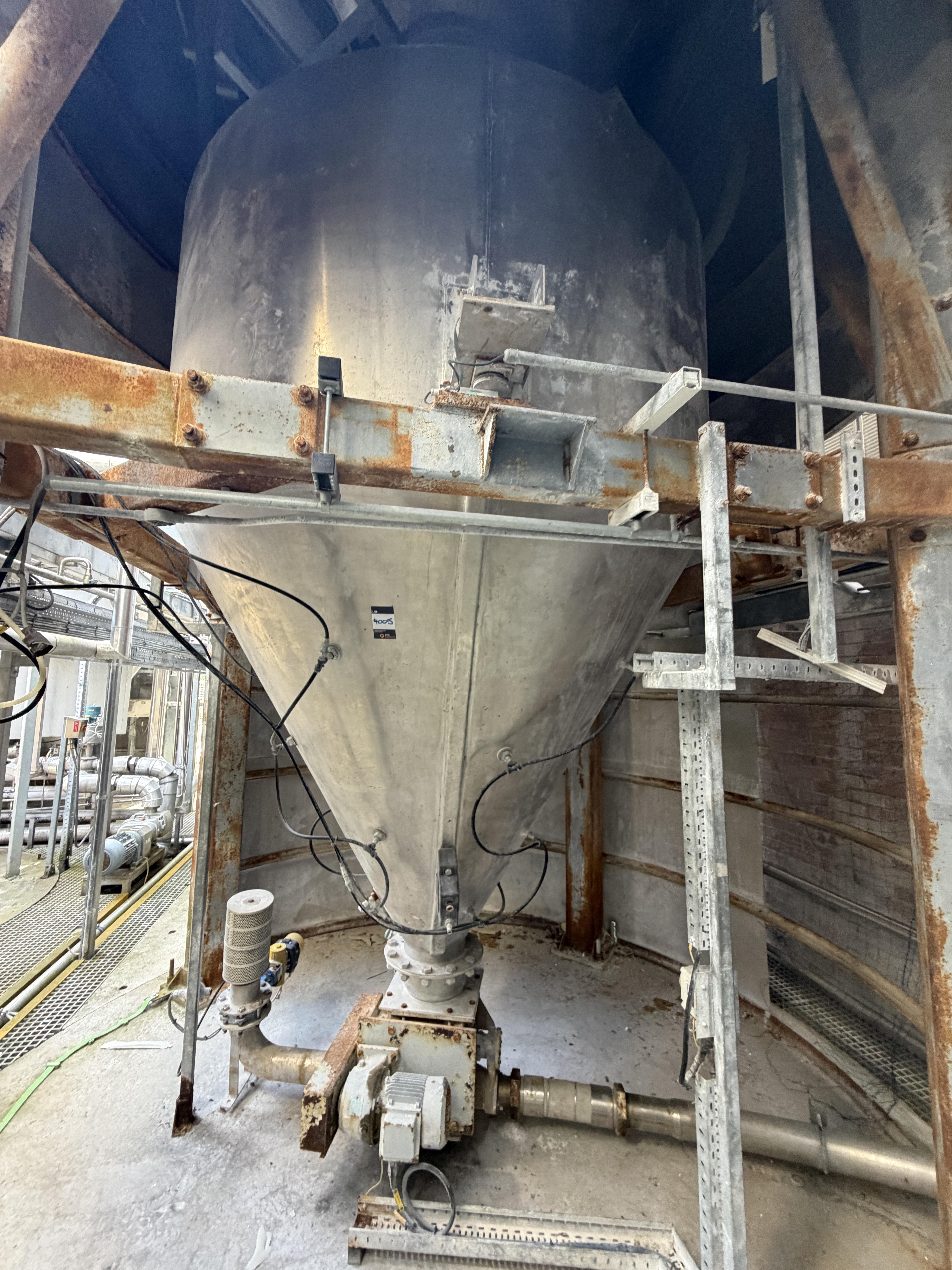 Solitec 316 SS Powder Silo 1. Approx 75 Tonne capacity subject to material. Fitted with a single ton - photo 1