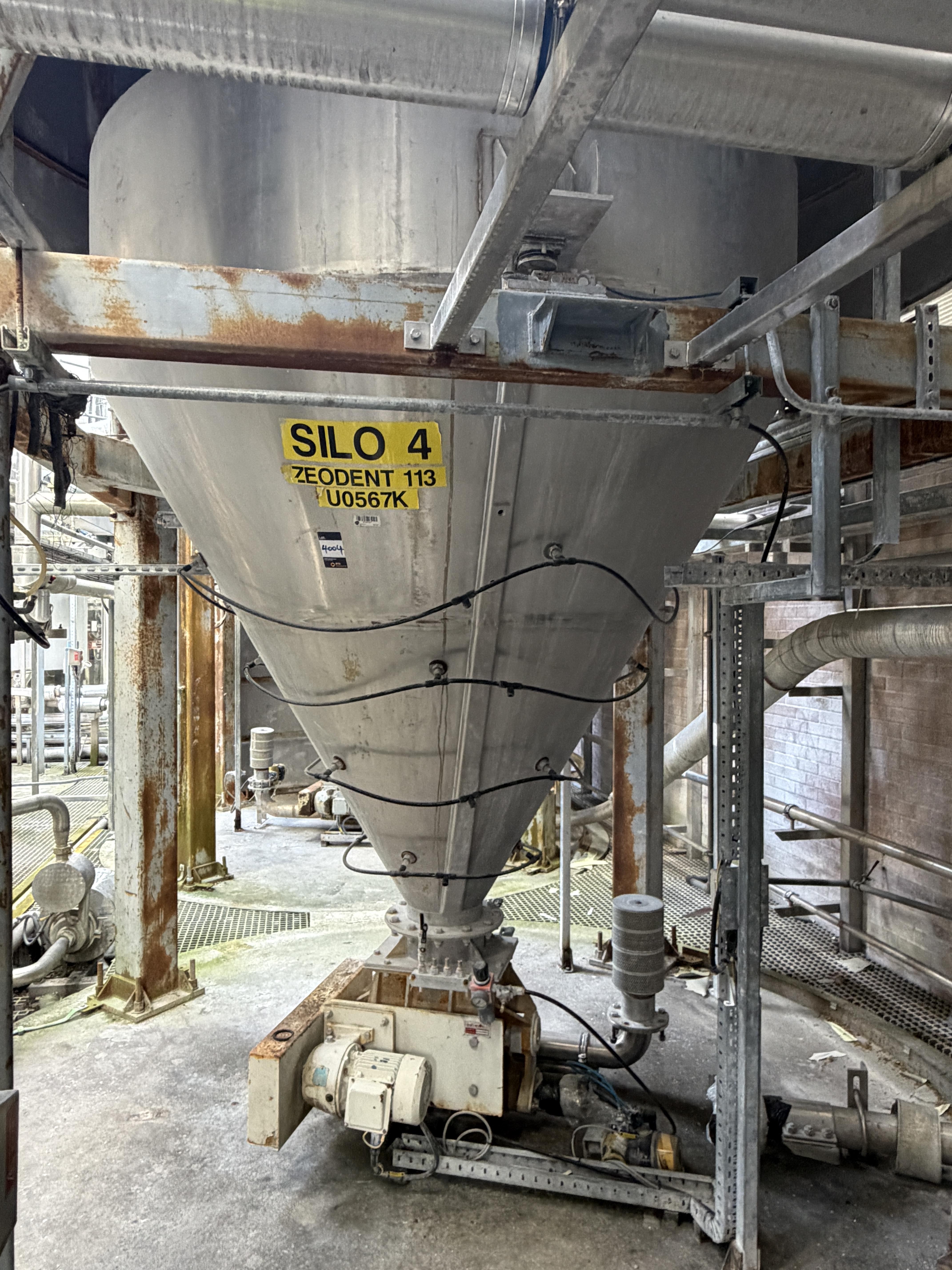 Solitec 316 SS Powder Silo 1. Approx 75 Tonne capacity subject to material. Fitted with a single ton - photo 1