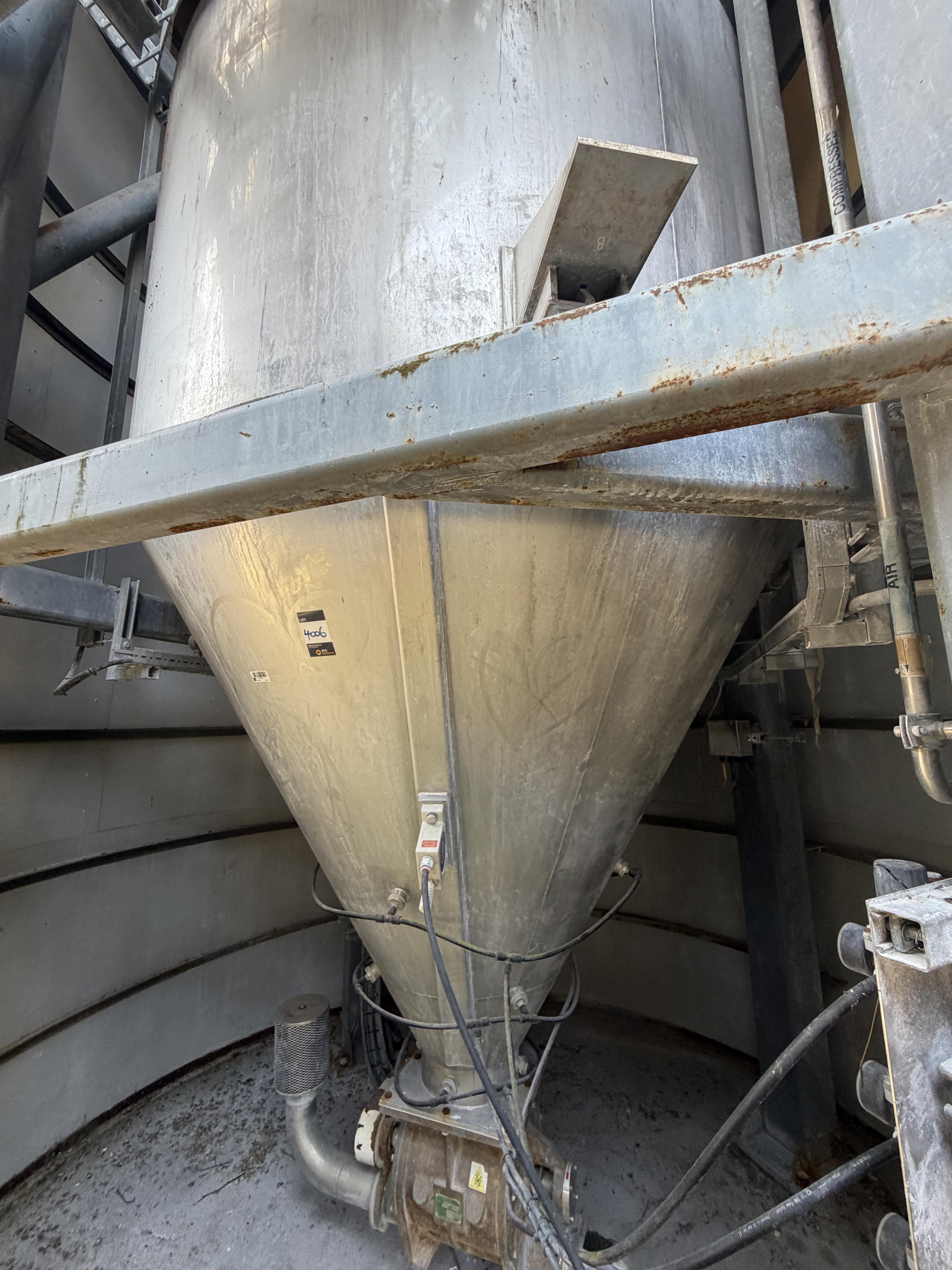 Solitec 316 SS Powder Silo 1. Approx 75 Tonne capacity subject to material. Fitted with a single ton - photo 1
