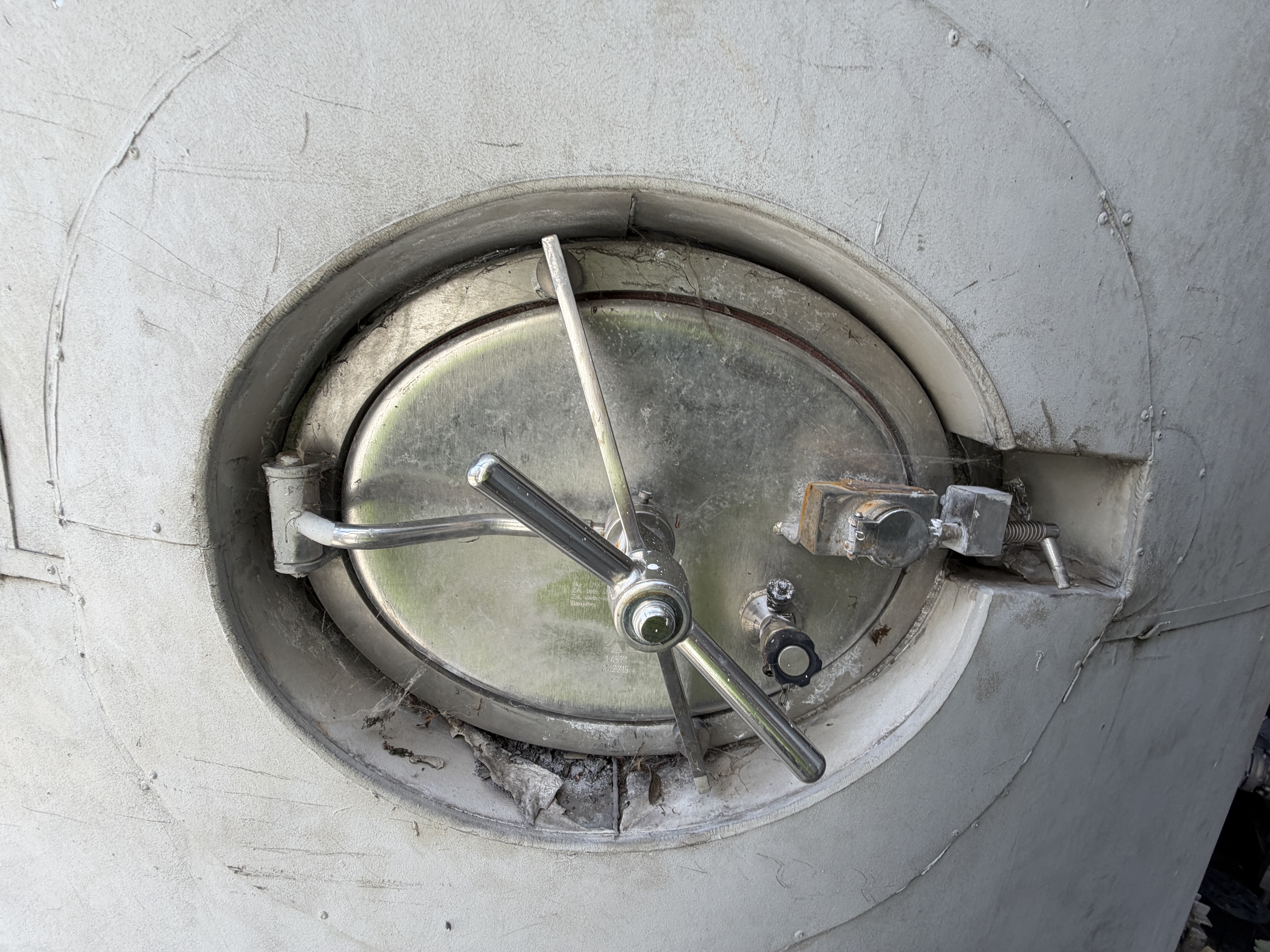 SS Liquid Silo approx 70 Tonne capacity. Diameter 4 x 19 mtrs. Triple access ladder - photo 1