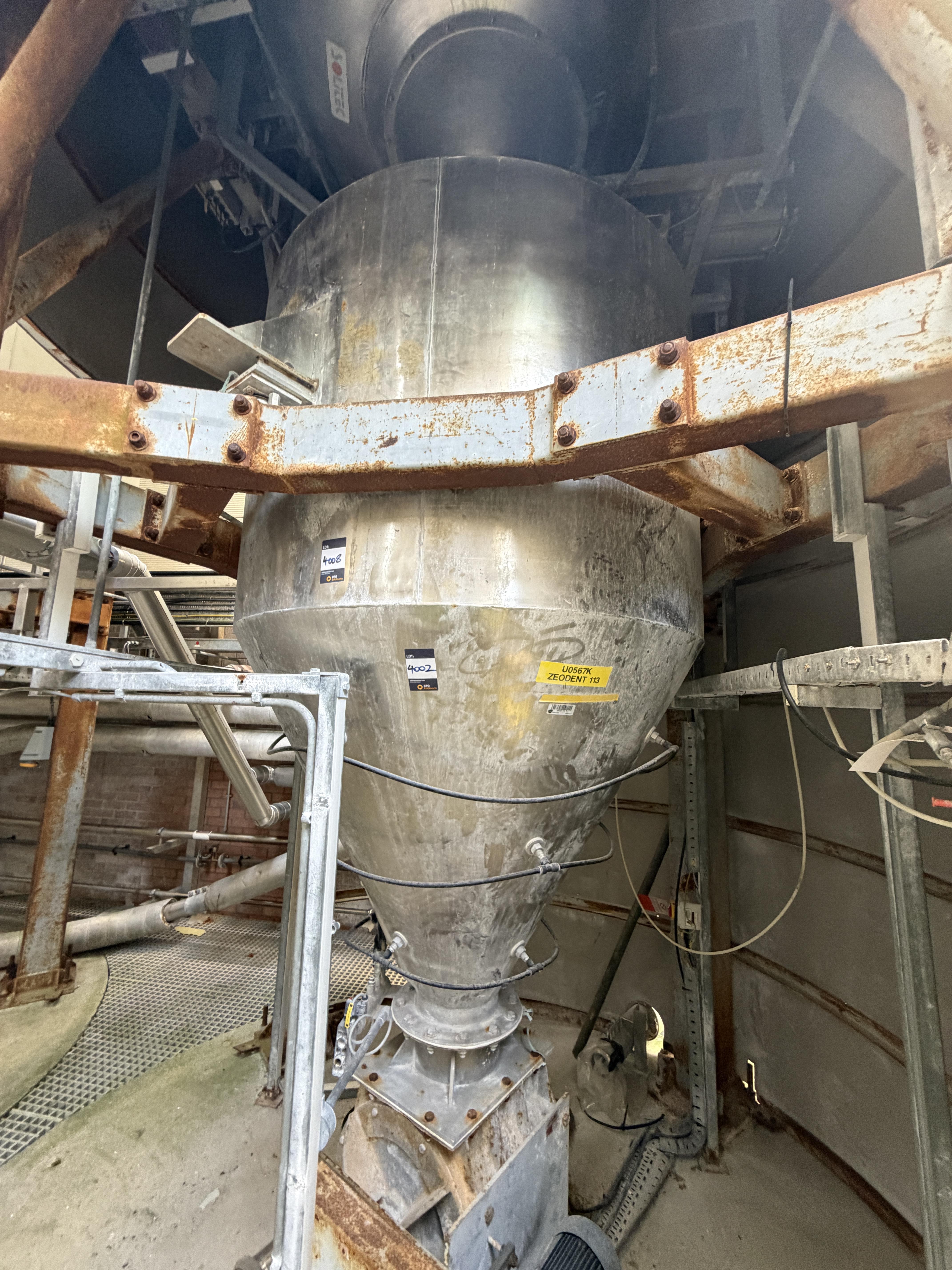 Solitec 316 SS Powder Silo 1. Approx 75 Tonne capacity subject to material. Fitted with a single ton - photo 1