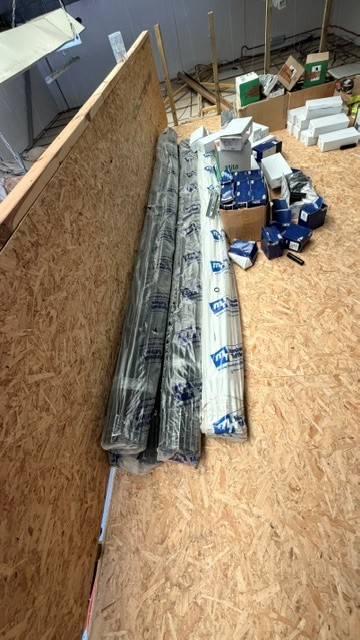 Long packaged construction pipes. This lots forms part of composite lot 68. At the end of the timed - photo 1