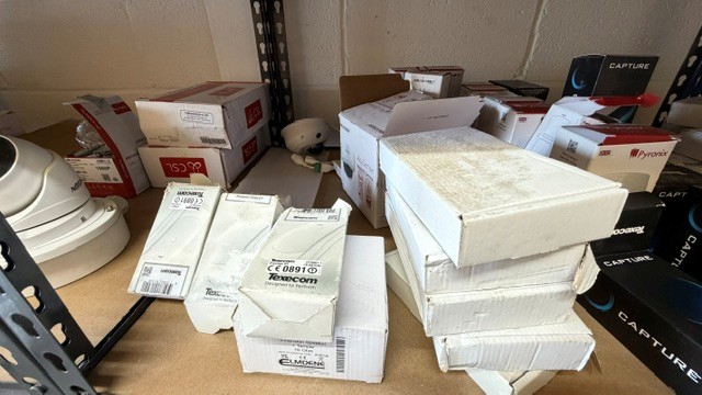 Extension Speaker, 2x Router with Backup, 1x Network Camera 4x Imput Expansion Module. This lots for - photo 1