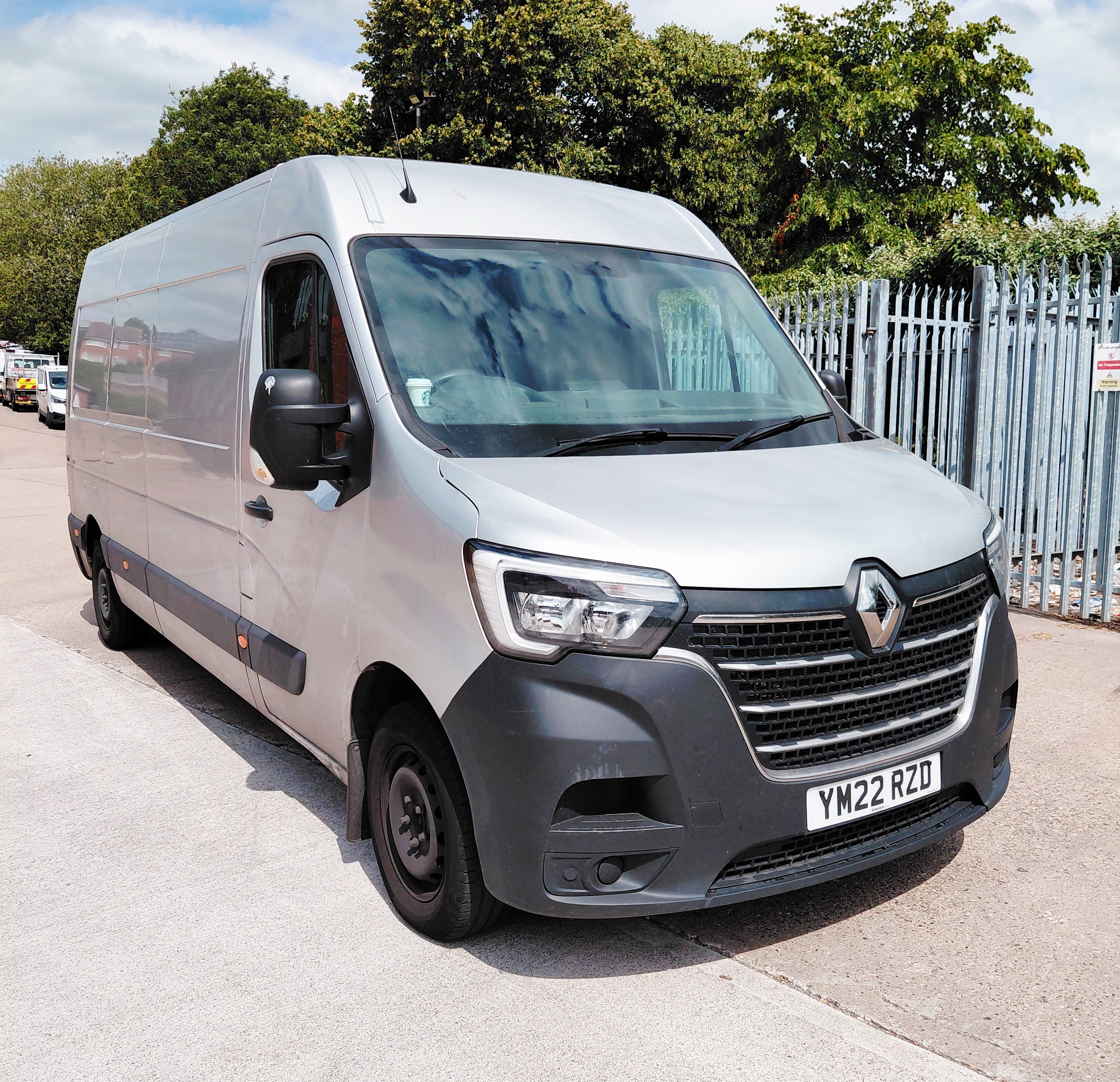 RENAULT MASTER LWB DIESEL FWD LM35dCi 135 Business+ Medium Roof Van. Registration: YM22 RZD Mileage: - photo 1