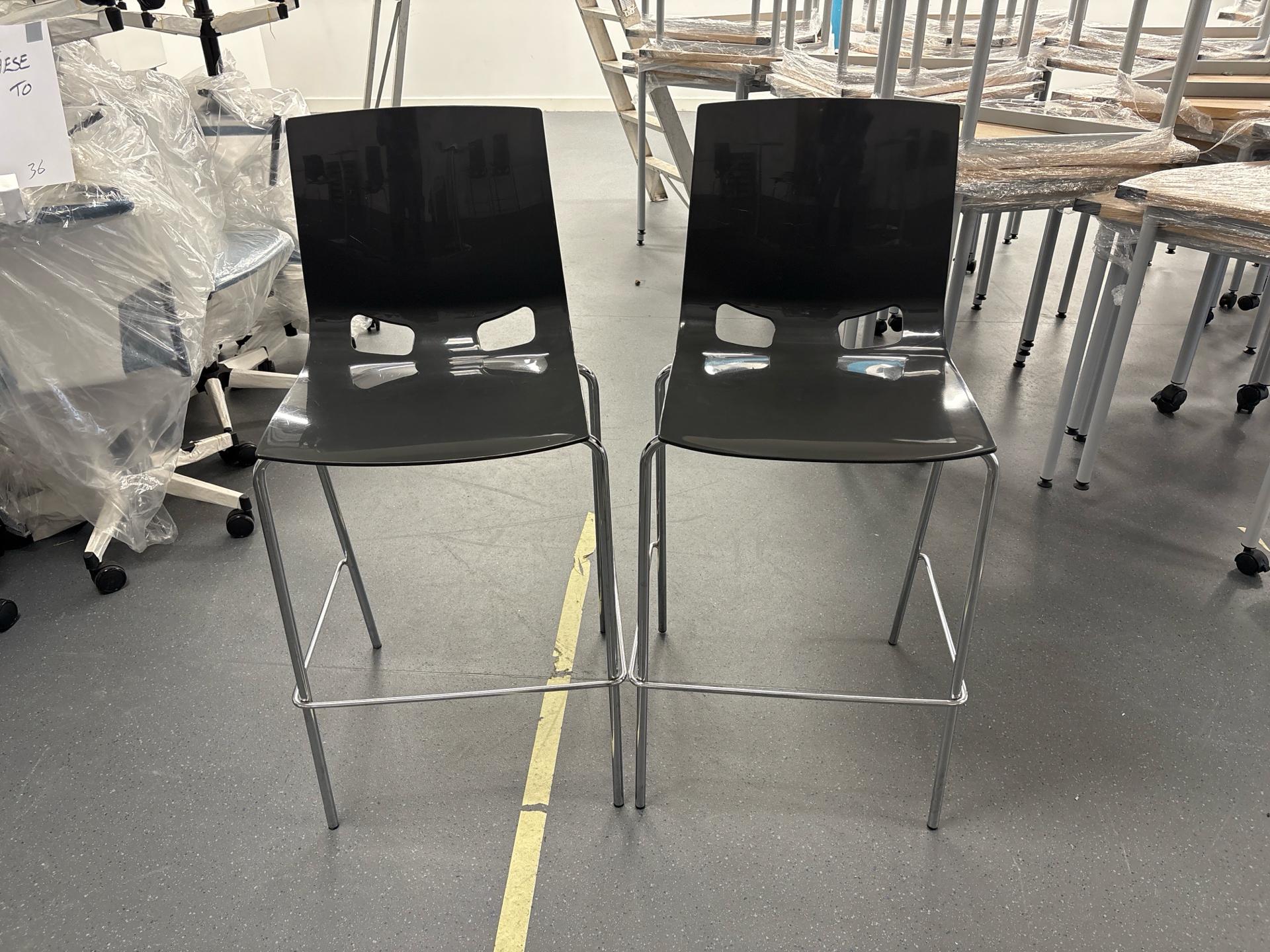 Plastic High Chair With Metal Legs x2 - photo 1