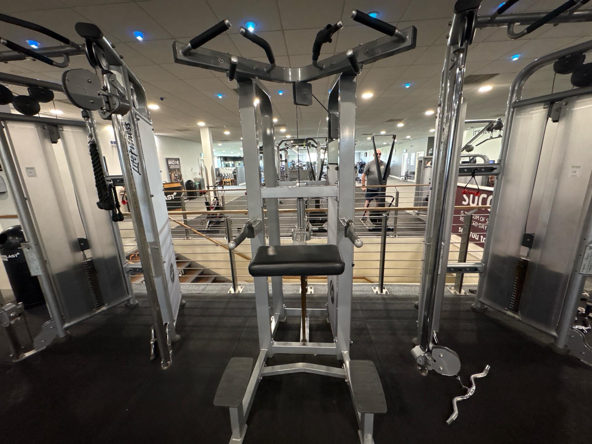 Life Fitness Assisted Dip/Chin Machine - photo 1