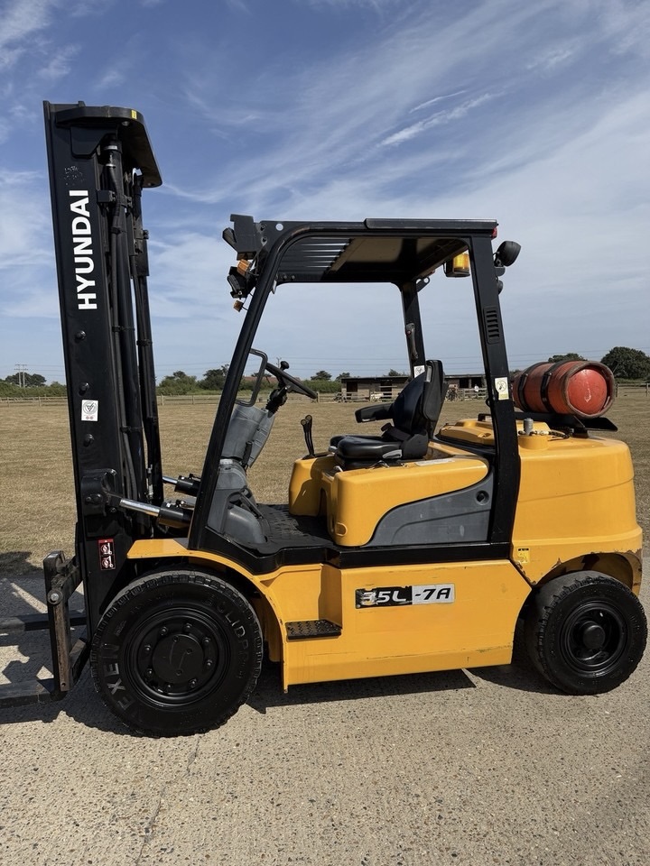 2010 Hyundai 35L-7A 3.5 Tonne LPG Gas Counterbalance Forklift Truck, 8590 Hours - photo 1