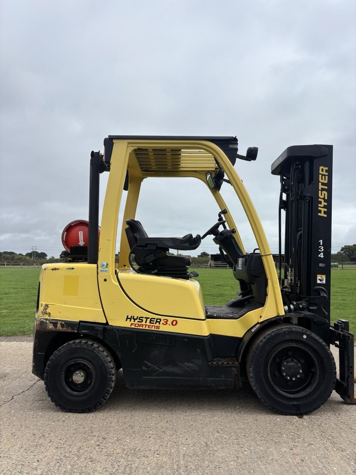 2016 Hyster H30 3 Tonne Forklift, 8615 Hours, 4.7m Container Spec Mast, Side Shift - photo 1