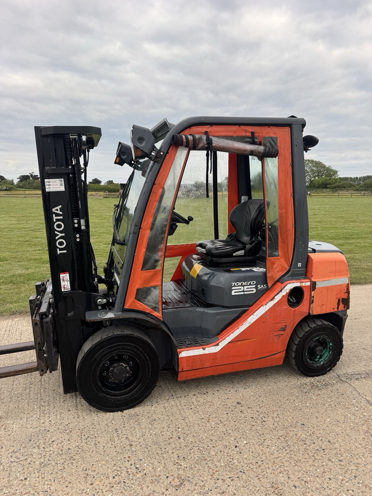 2015 Toyota 52-8FDF25 2.5 Tonne Diesel Forklift Truck, 3208 Hours, Container Spec - photo 1