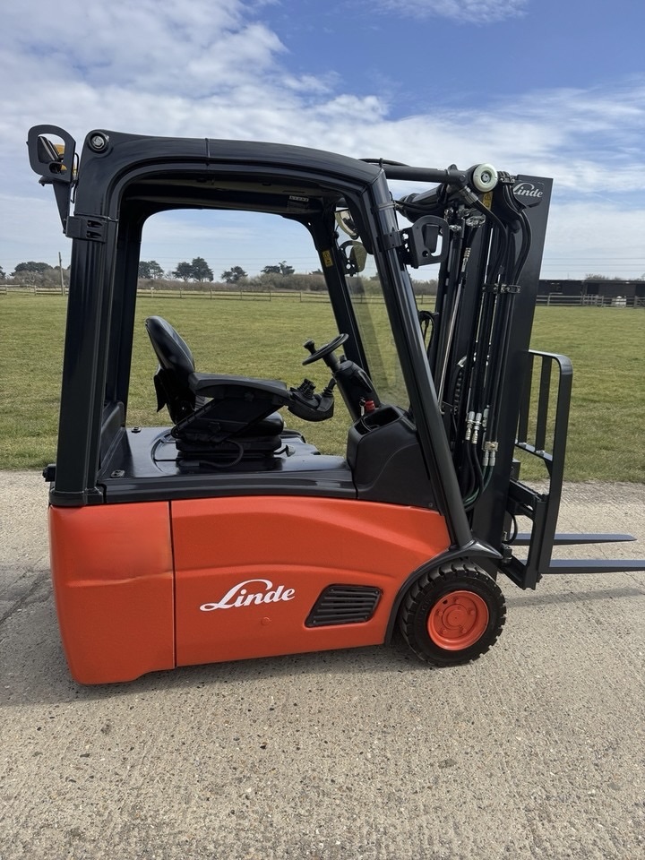 2013 Linde 1.6 Tonne Electric Forklift Container Spec 9975 hours 1.6 tonne lift capacity 4.6m co - photo 1