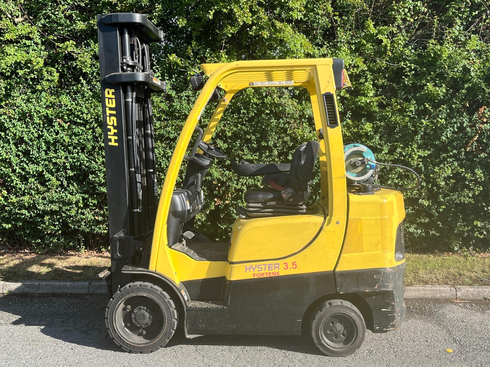 2013 Hyster S3.5FT Forklift, Low reserve 2 Stage 3.7m Mast, 4th Hydraulics, No Forks, 2708 - photo 1