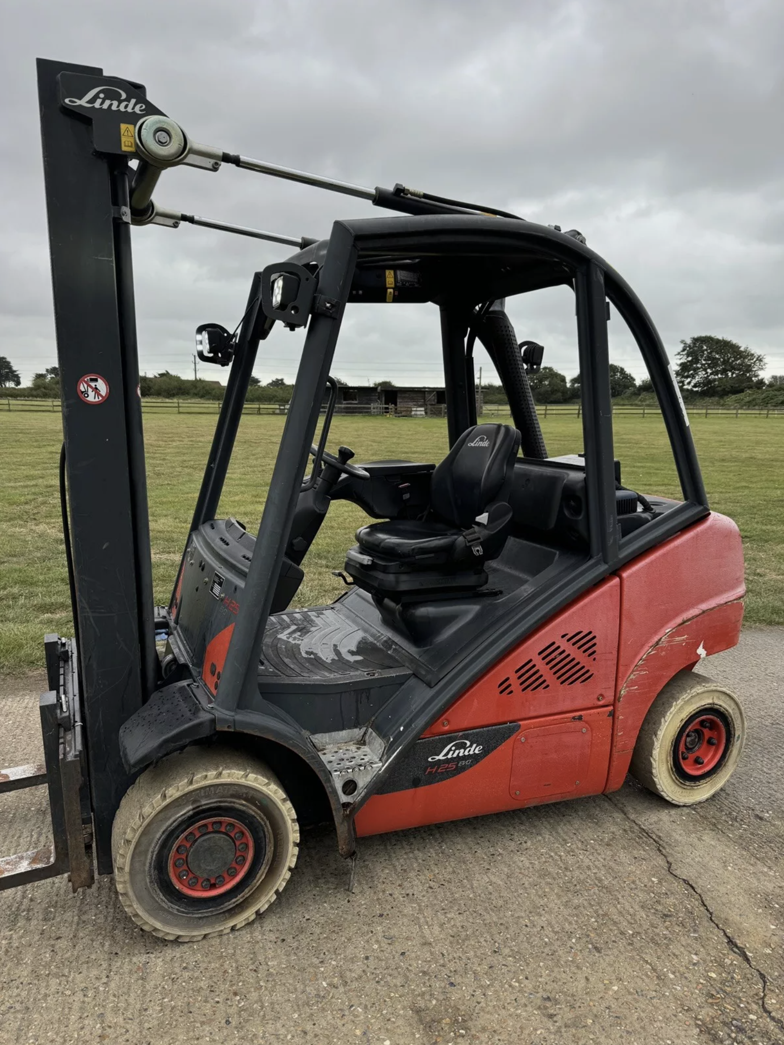 2015, LINDE - H25 Diesel Forklift Truck (triple mast - 8800 hours) LINDE Forklift Truck 2015 Cont - photo 1