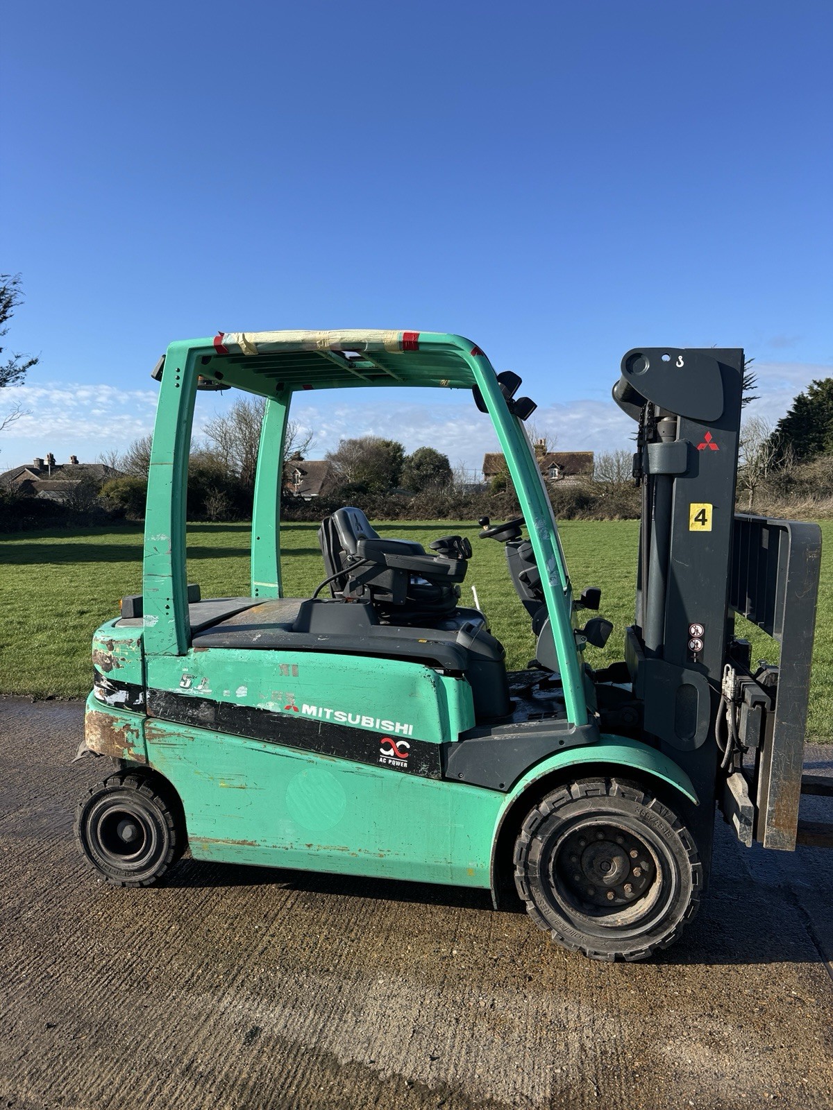 Mitsubishi 5 Tonne Electric Forklift, Triple Mast - photo 1