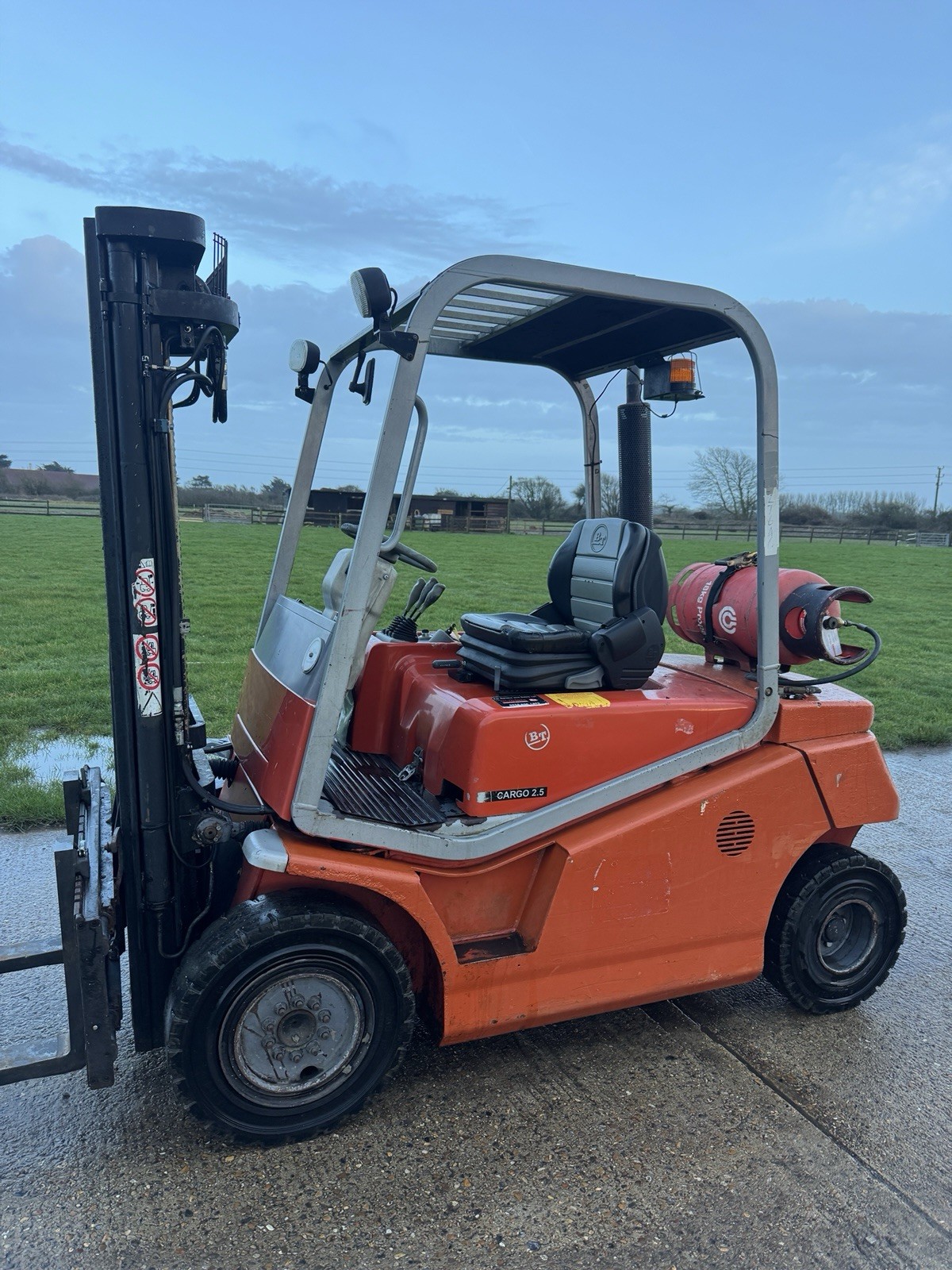 2003 BT Cargo 2.5 Tonne Gas Forklift, Container Spec, 4.5m Triple Container Spec Mast 16k Hours - photo 1