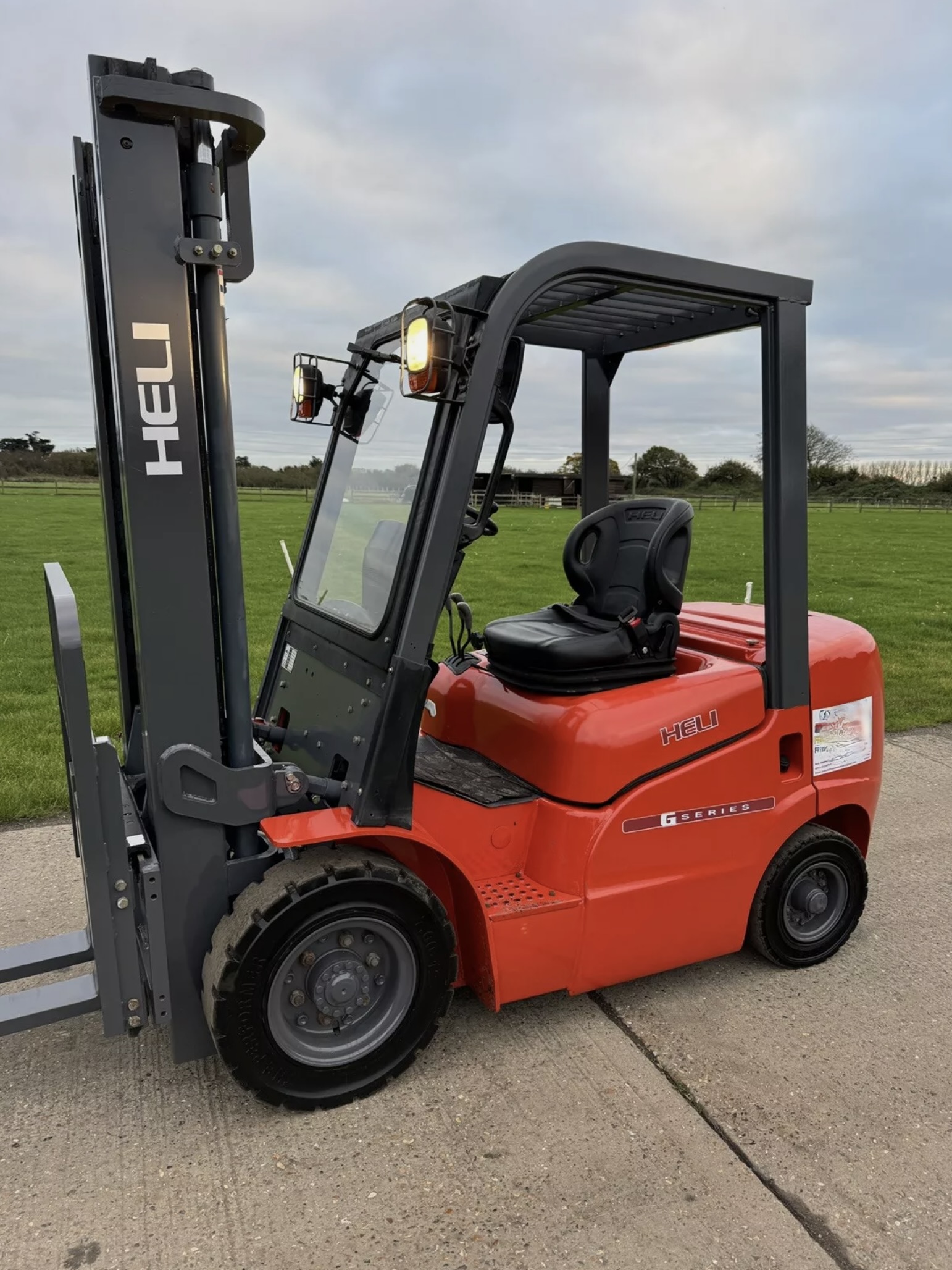 2015, HELI - 2.5 Tonne Diesel Forklift Truck (5,201 hours) Heli forklift truck. 2.5 Tonne lift Lo - photo 1