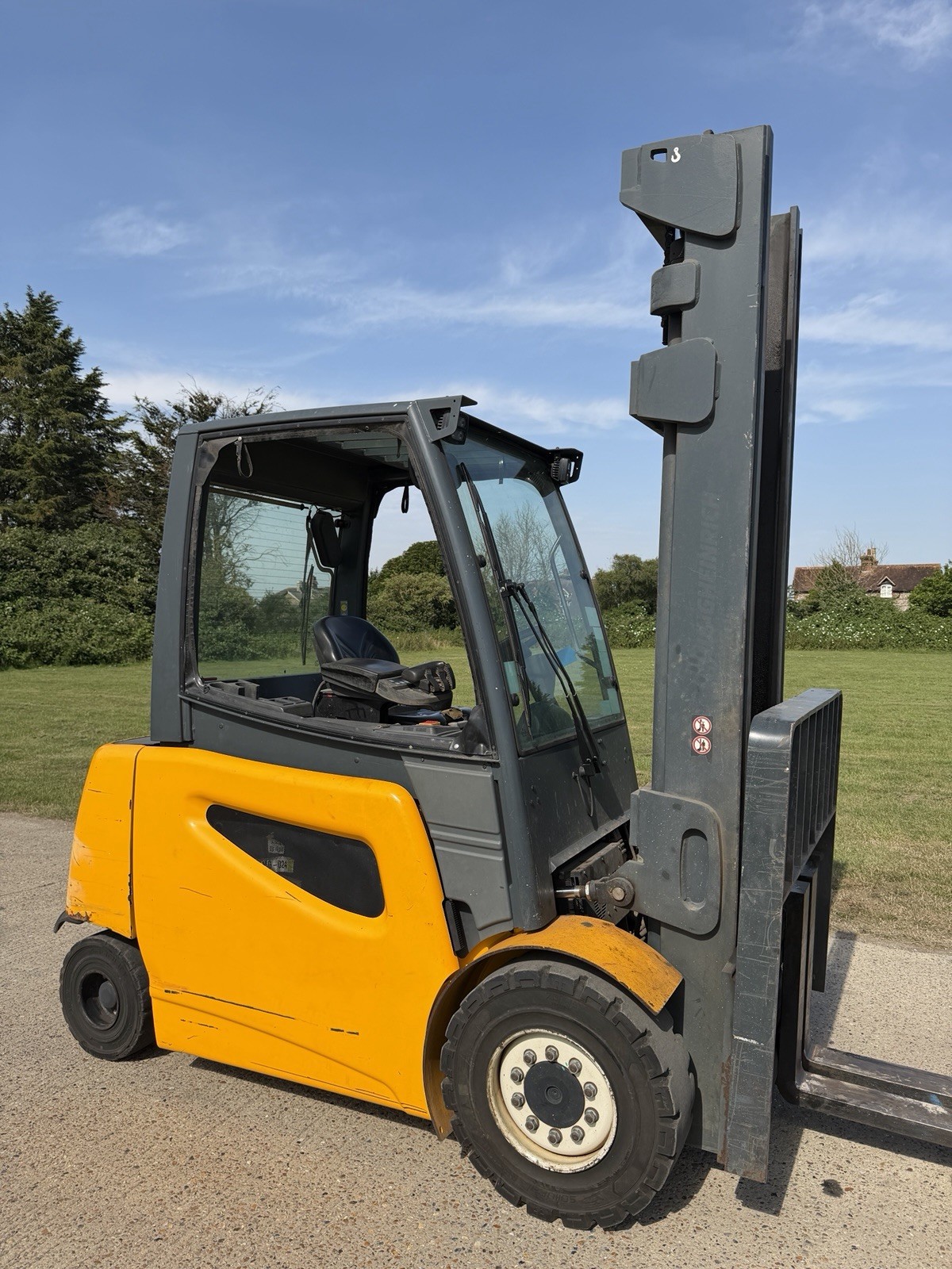 Jungheinrich 4 Tonne Electric Forklift Truck, Full Enclosed Cab, 3421 Hours - photo 1