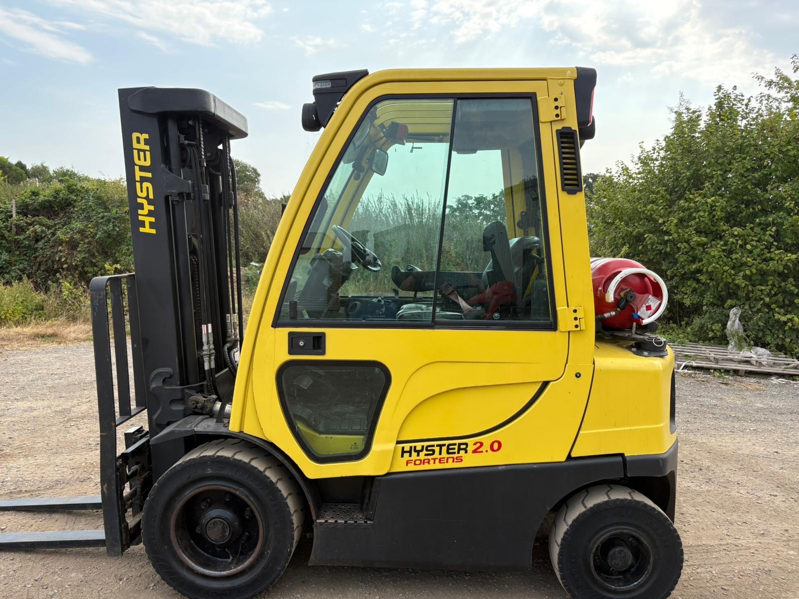 2016 Hyster 2 Tonne Gas Forklift, Only 5356 Hours, Triple Mast, Side Shift, Fork Positioner - photo 1