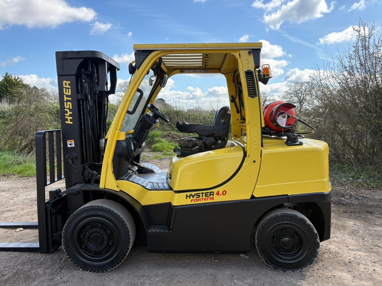 2013 Hyster 4 Tonne Gas Forklift, 5785 Hours 4415mm Lift Height, Free Lift Triple Mast, Side Shift - photo 1