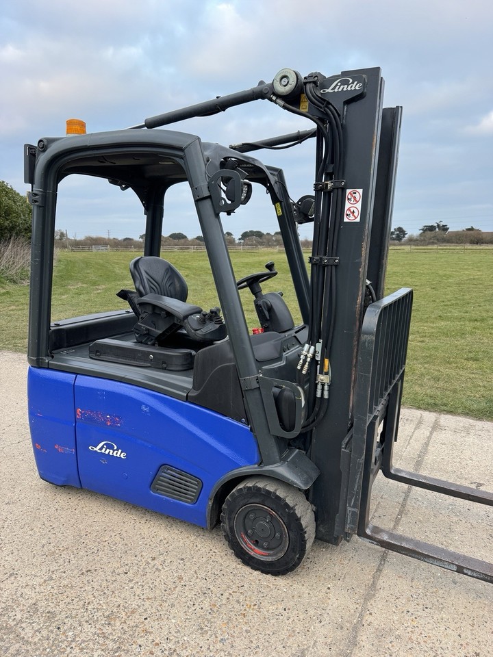 Linde 1.6 Tonne Electric Forklift Container Spec 6504 Hours 4.6m container spec mast with side sh - photo 1
