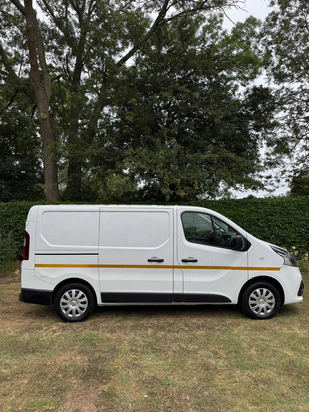Renault Van MOT expired 28/09/2025 Showing 229,304 miles - photo 1