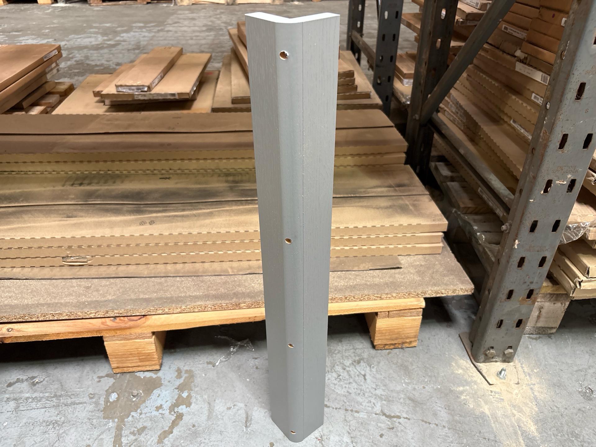 Job Lot of 43 x Grey Floor L-Shaped Corner Post 700mm - 60071908 - photo 1
