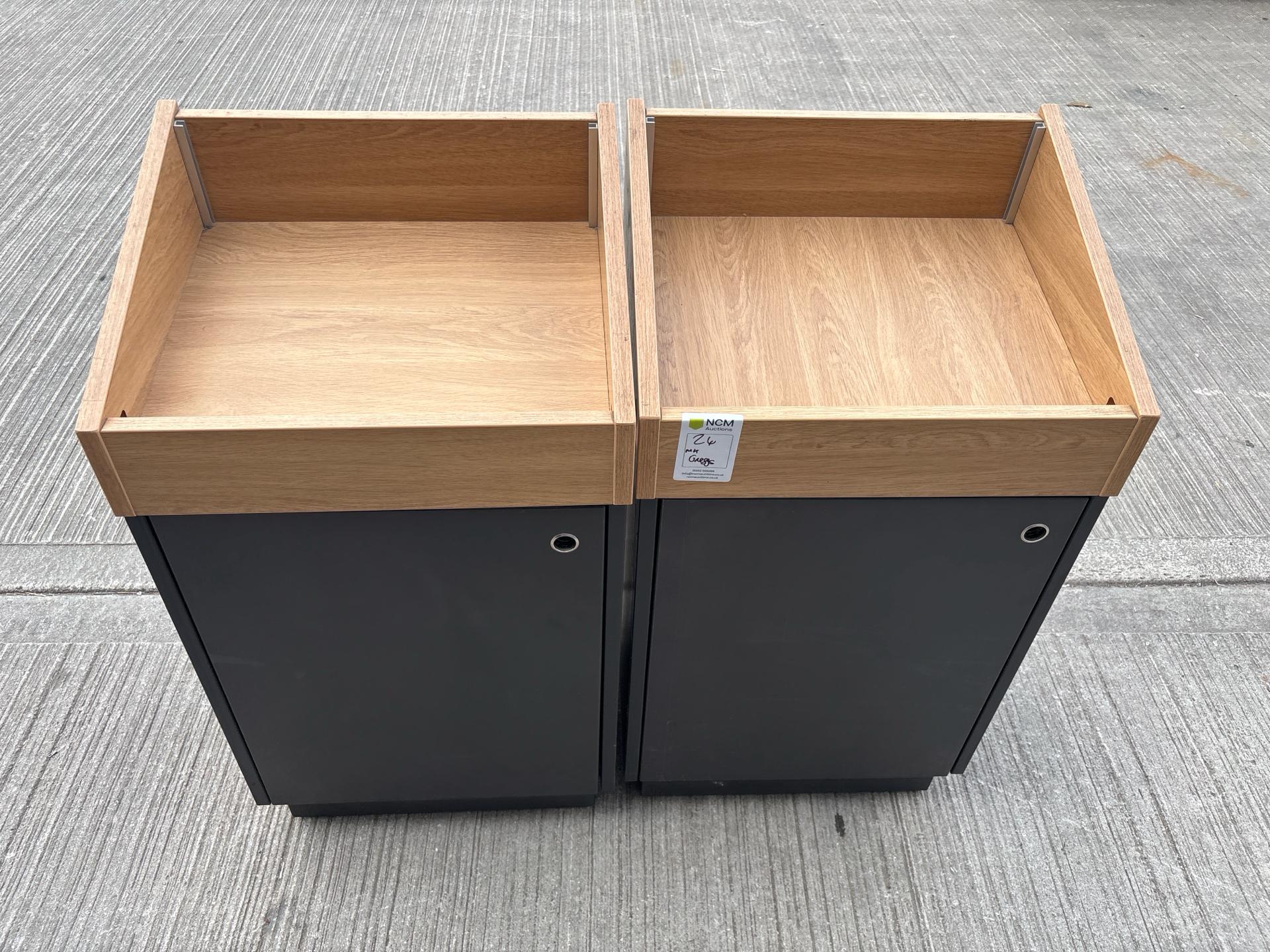 2 x Wooden Display Cabinets - photo 1